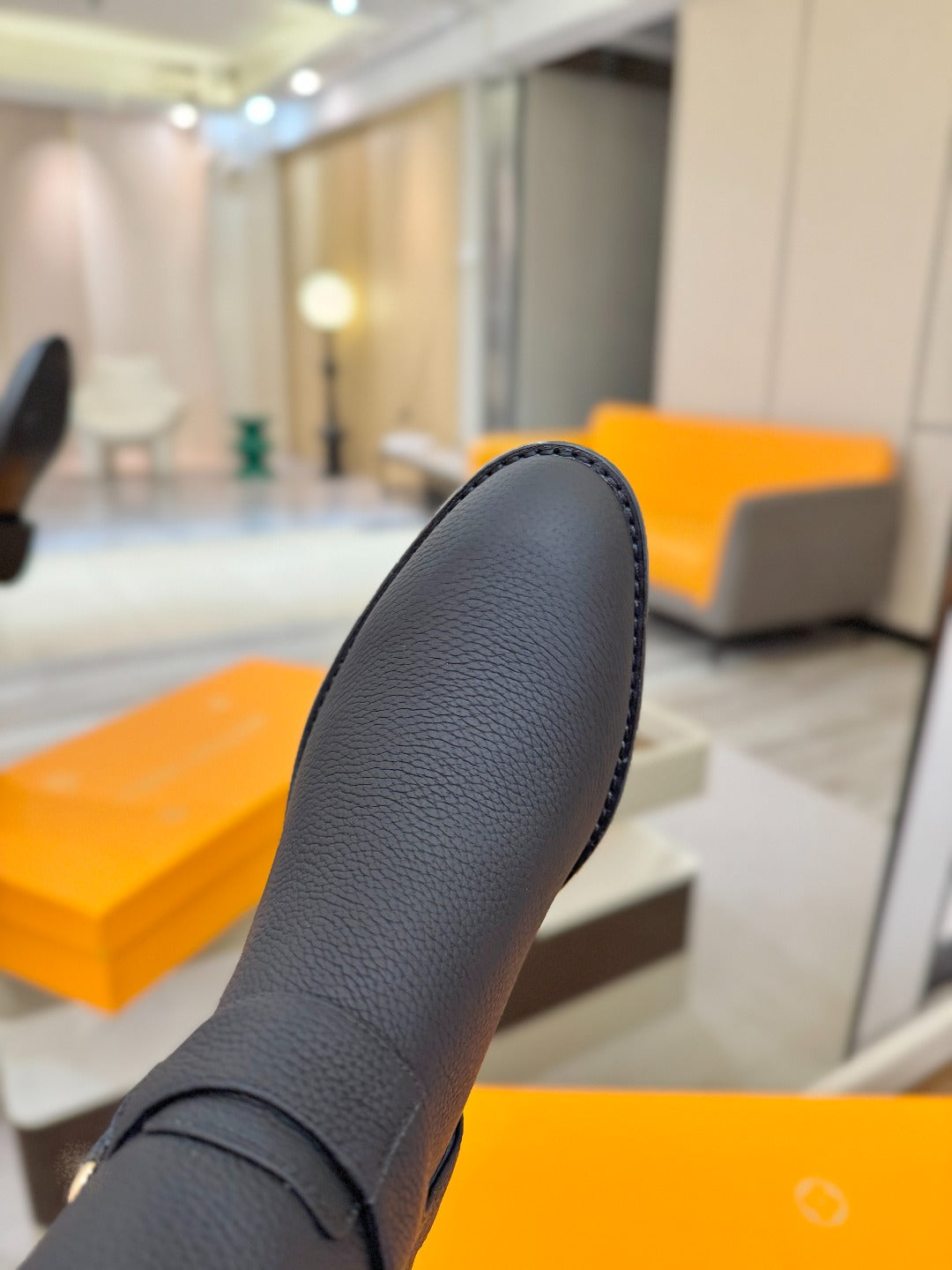 LV 25 Martin Boots 30 Black  Cowhide 573884