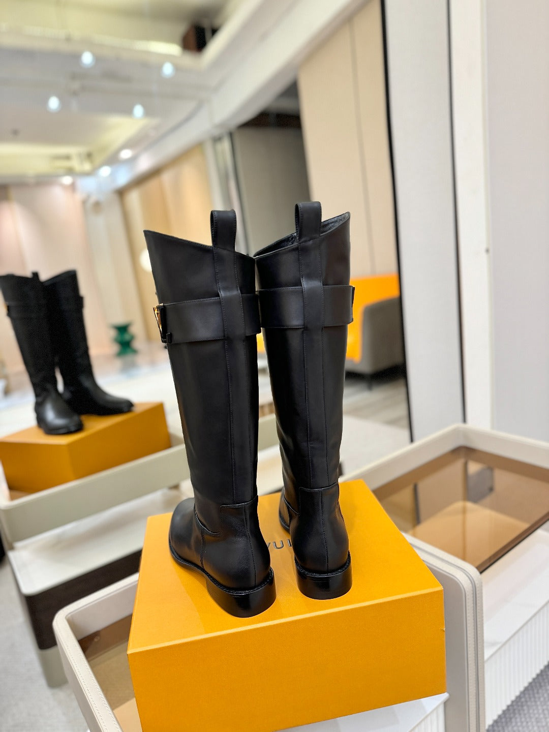 LV 25 Metal Buckle Riding Boots Black Sheepskin  573888