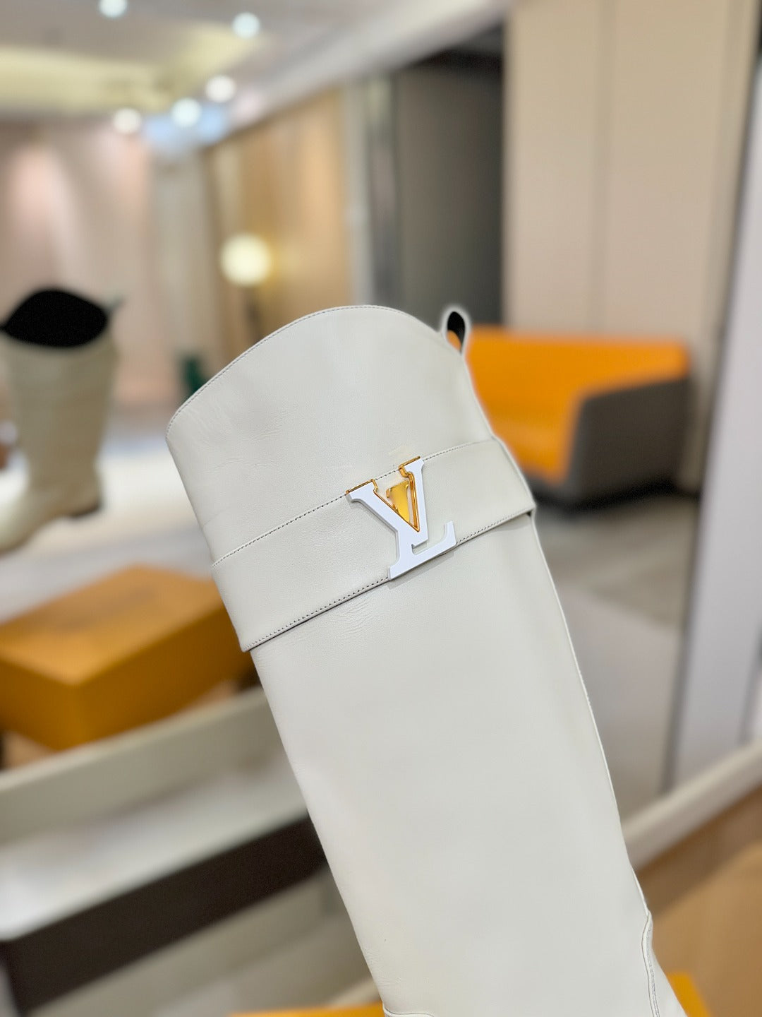 LV 25 Metal Buckle Riding Boots White Sheepskin 573890