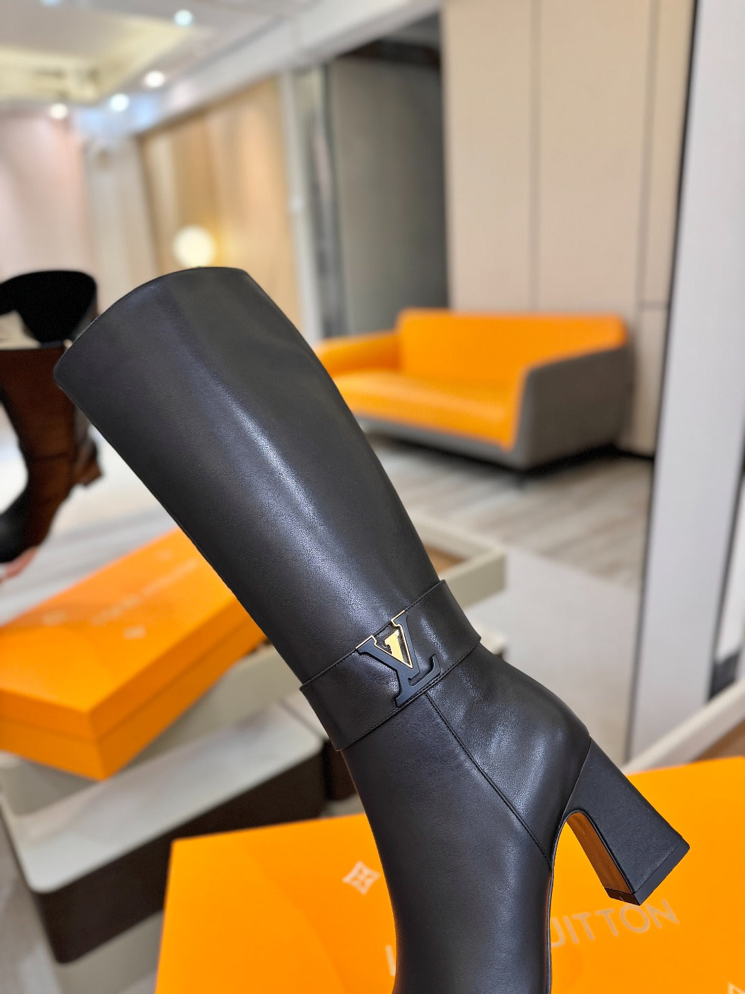 LV 25 Long Boots 75 Black Sheepskin 573740