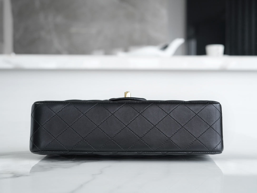 CLASSIC FLAP 25 BLACK LAMBSKIN GOLD HARDWARE