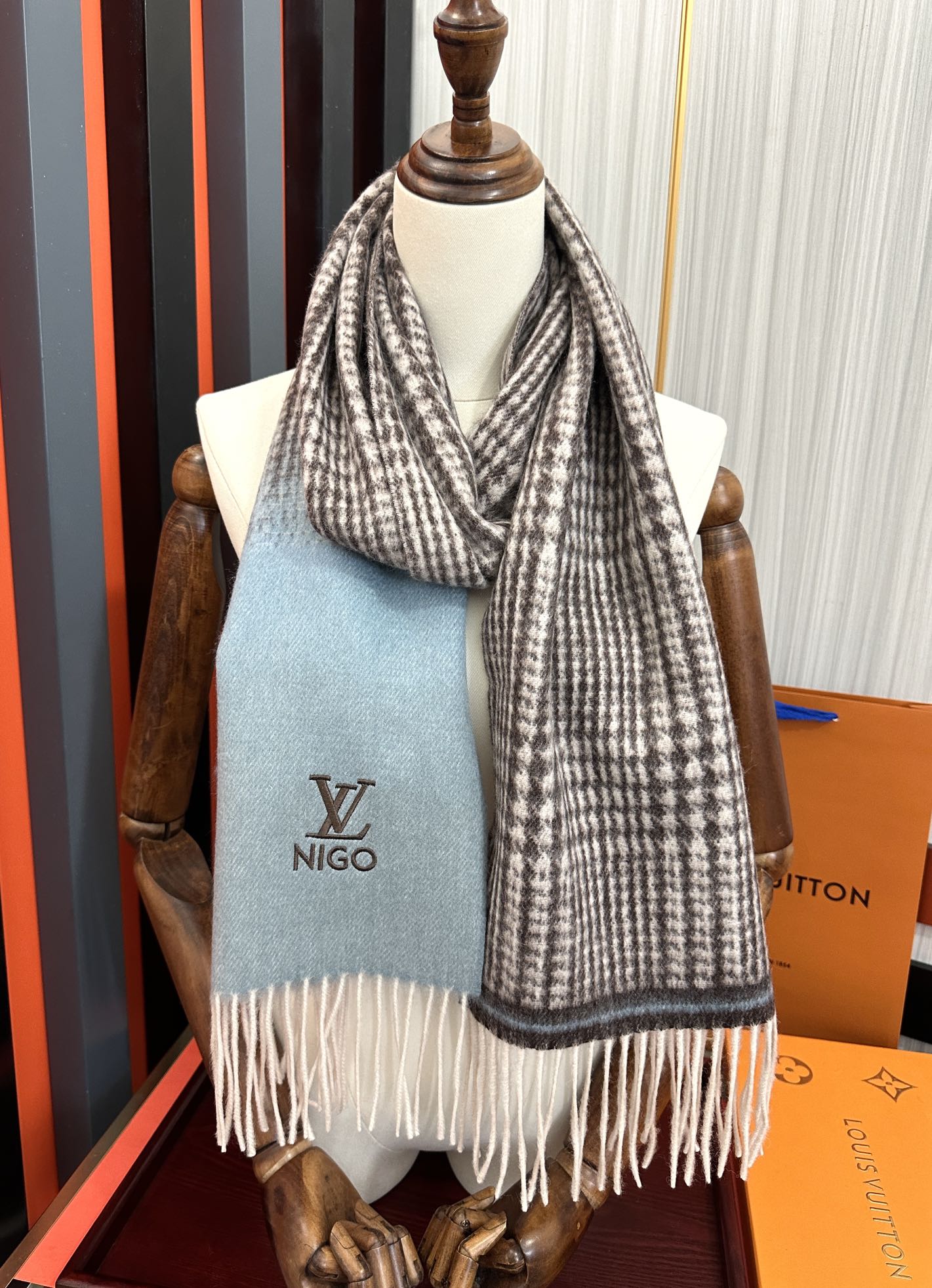 LV Double-Sided Shawl Scarf 200cm Black Light Blue Cashmere 968696