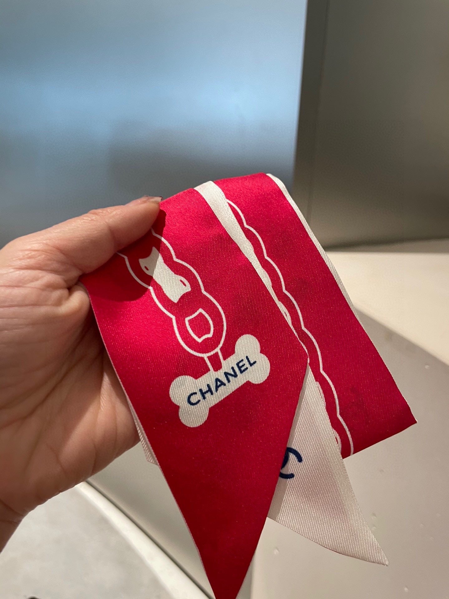 CC  Twilly Mini Scarf 120cm Red White Mulberry Silk 798813