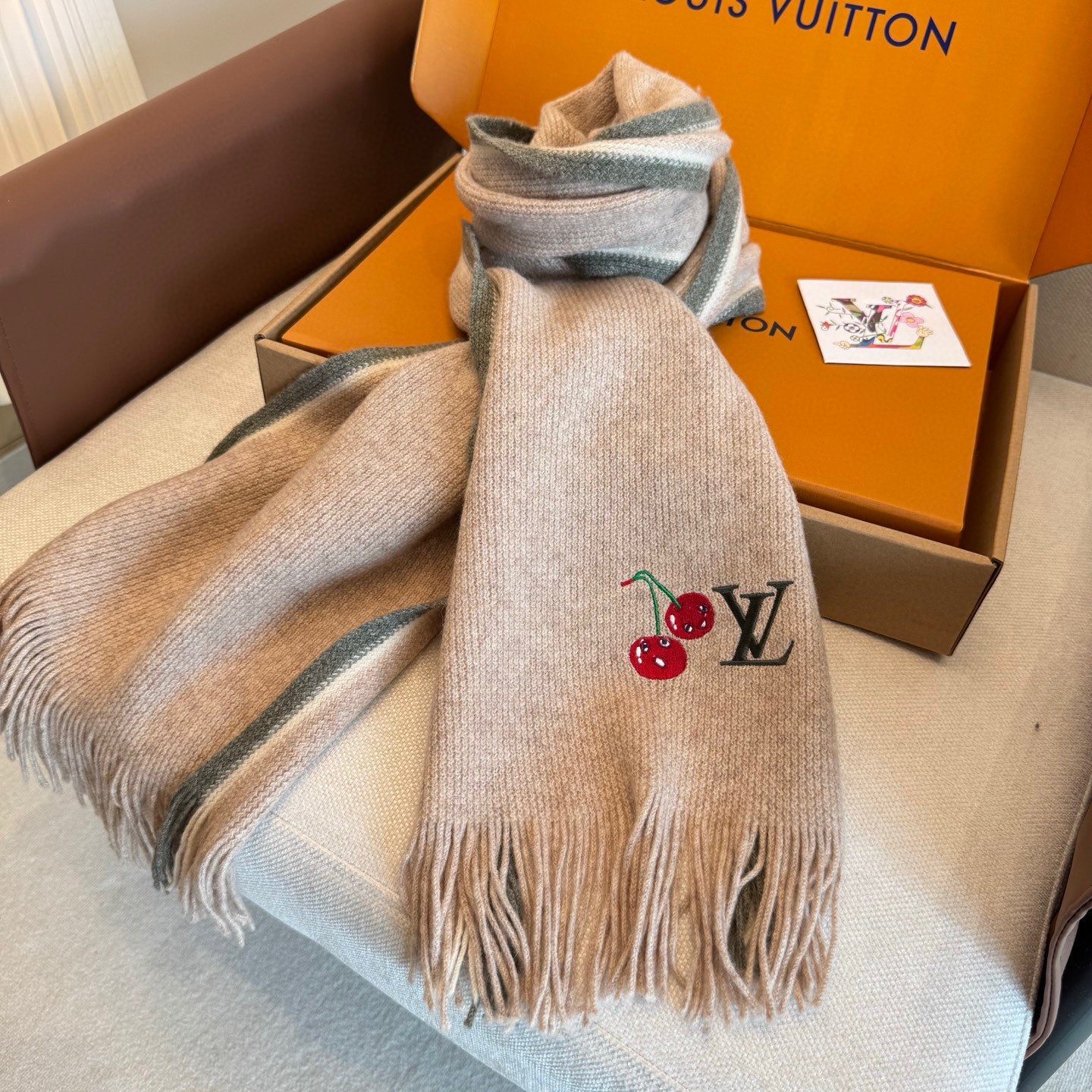LV 25ss Scarf 180CM Light Beige Knitted Cashmere  292790