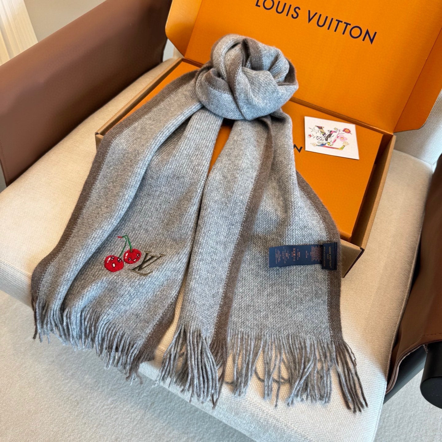 LV 25ss Scarf 180CM Gray Knitted Cashmere 292792
