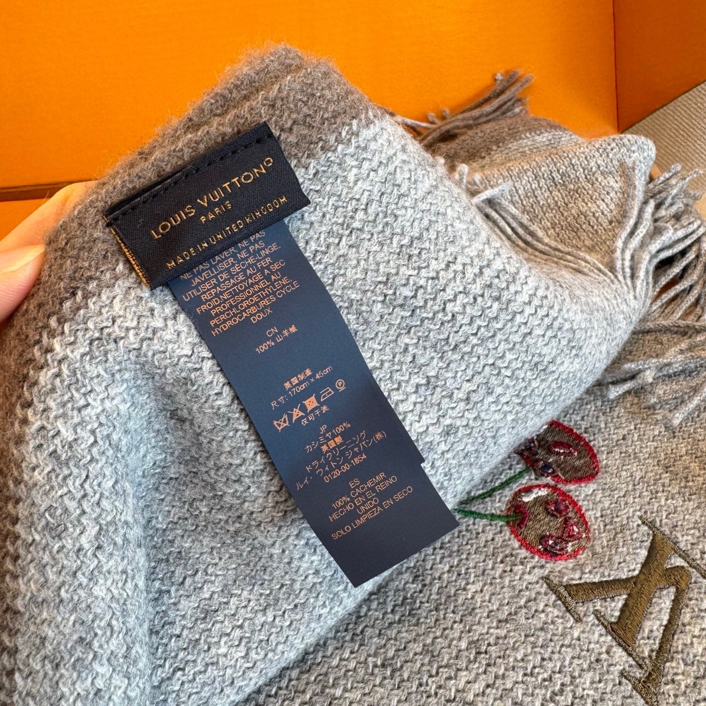 LV 25ss Scarf 180CM Gray Knitted Cashmere 292792