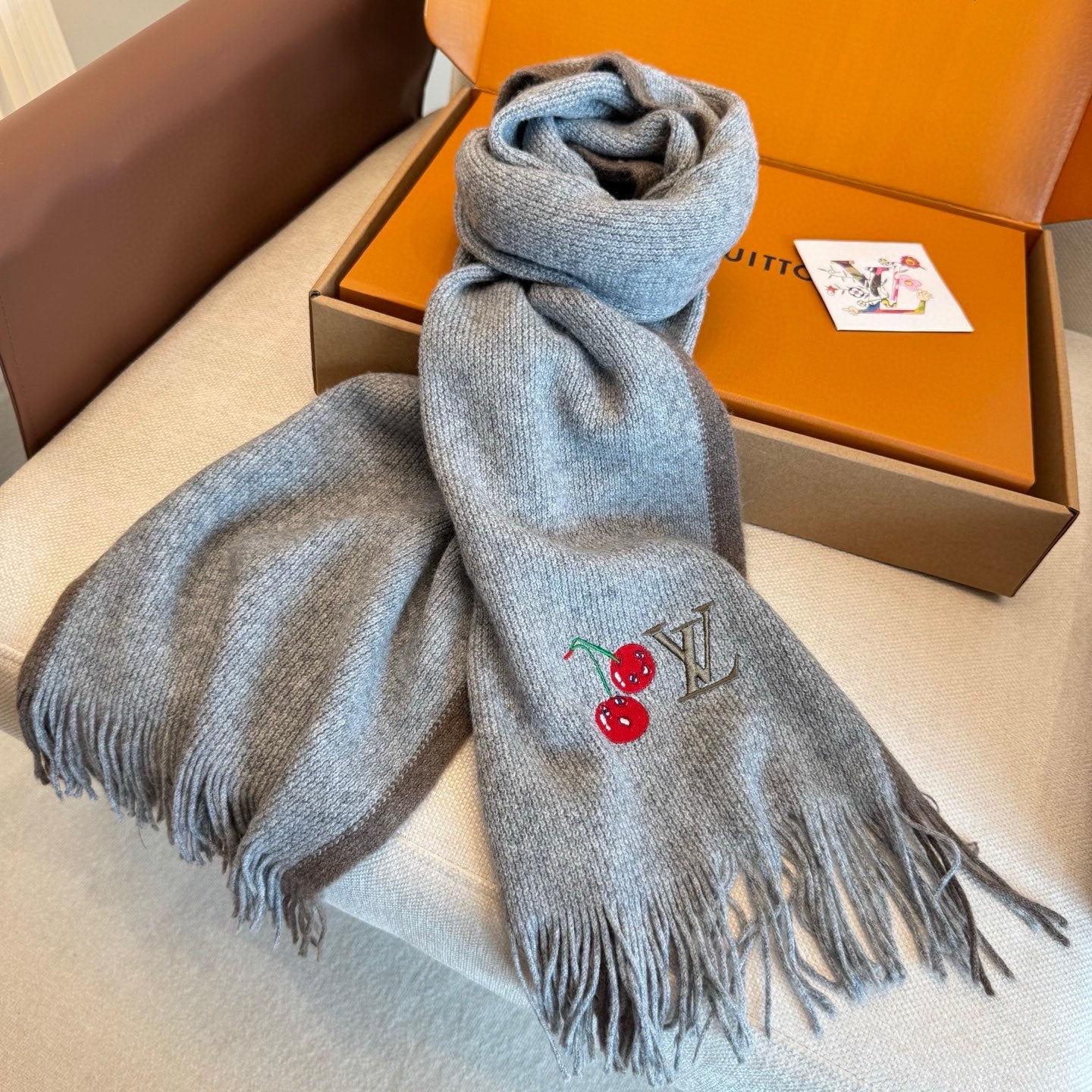 LV 25ss Scarf 180CM Gray Knitted Cashmere 292792