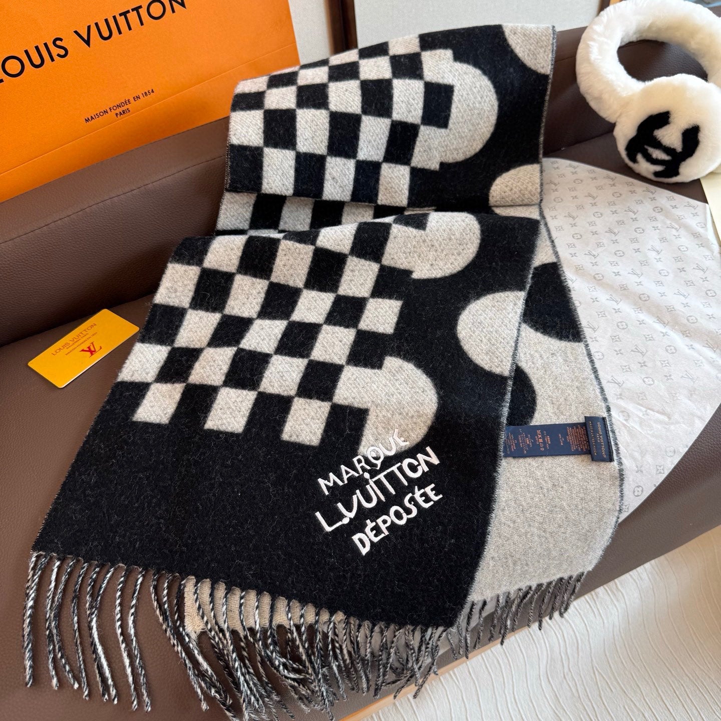 LV 25ss Scarf 180CM Black White Knitted Cashmere 292797