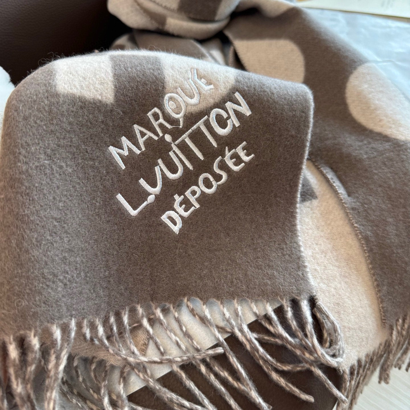 LV 25ss Scarf 180CM Light Brown White Knitted Cashmere 292798