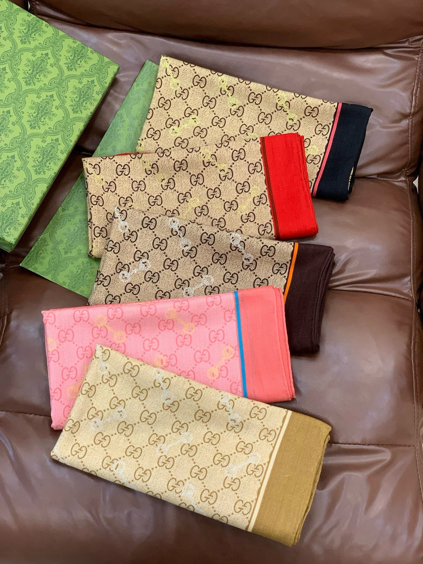 GG Classic 135CM Beige Tan Cashmere 287698