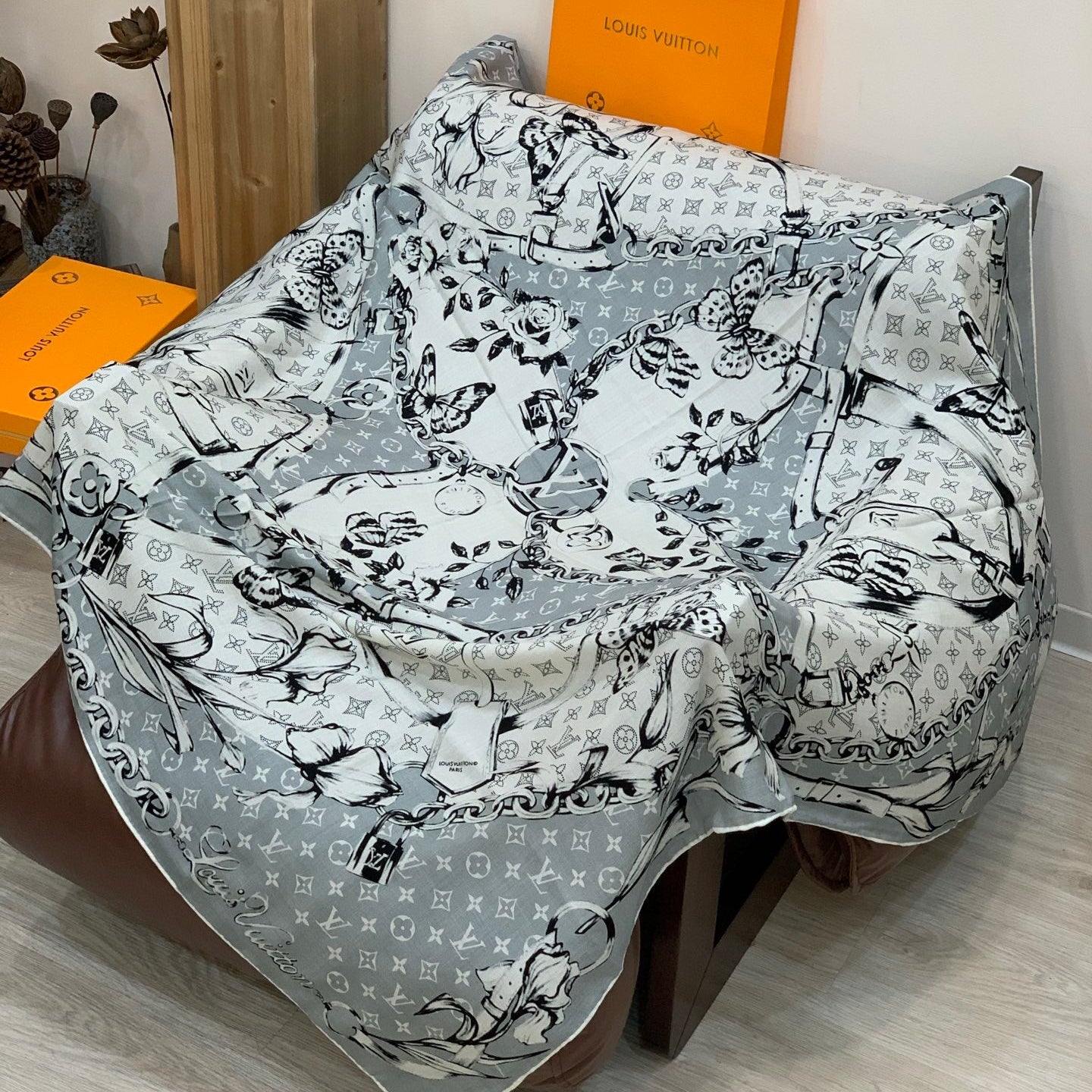 LV X TM Scarf 135CM Gray White Cashmere 293203