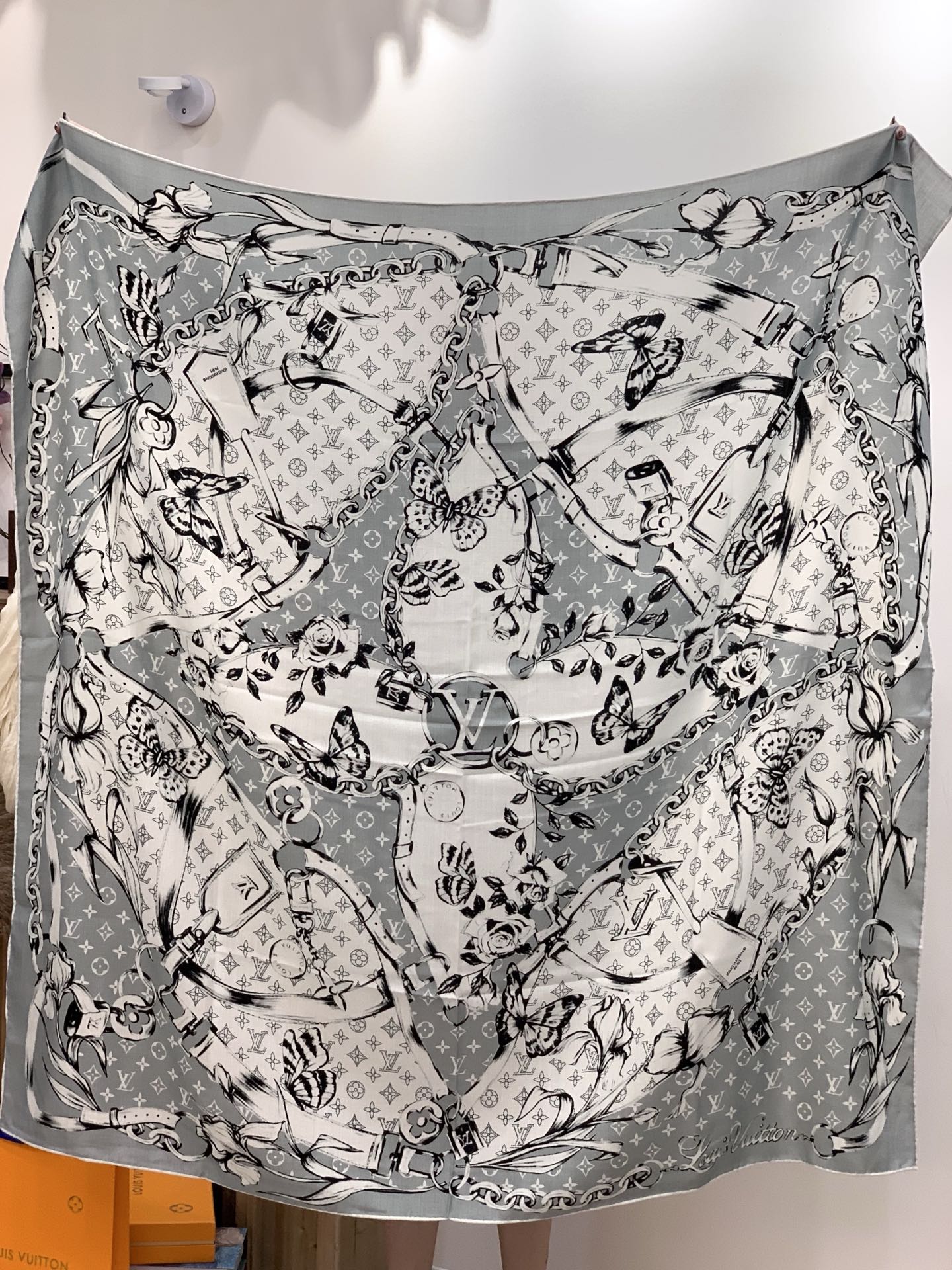 LV X TM Scarf 135CM Gray White Cashmere 293203