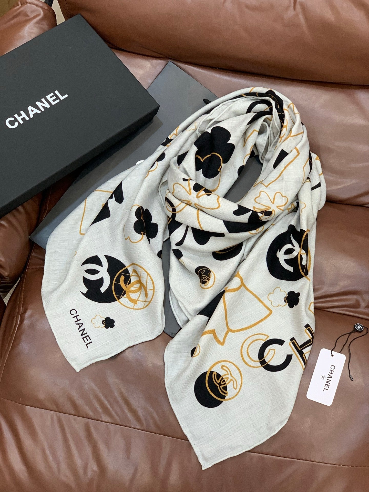 CC 25 Scarf 140cm White Black Cashmere 293181