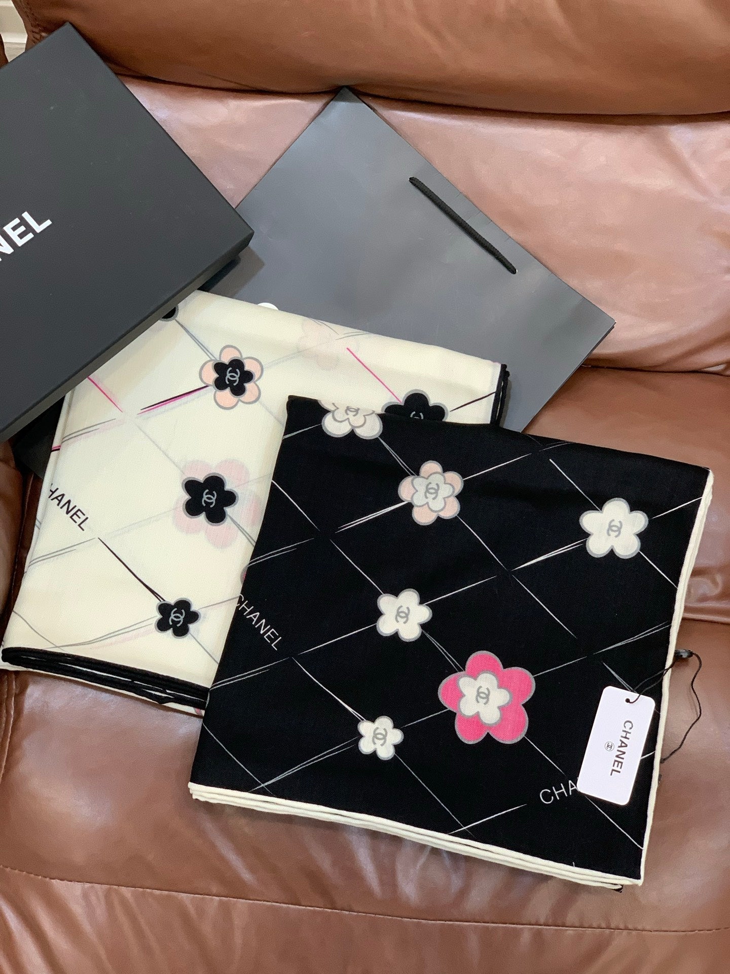 CC 25 Scarf 140cm Black Pink White Cashmere 293175