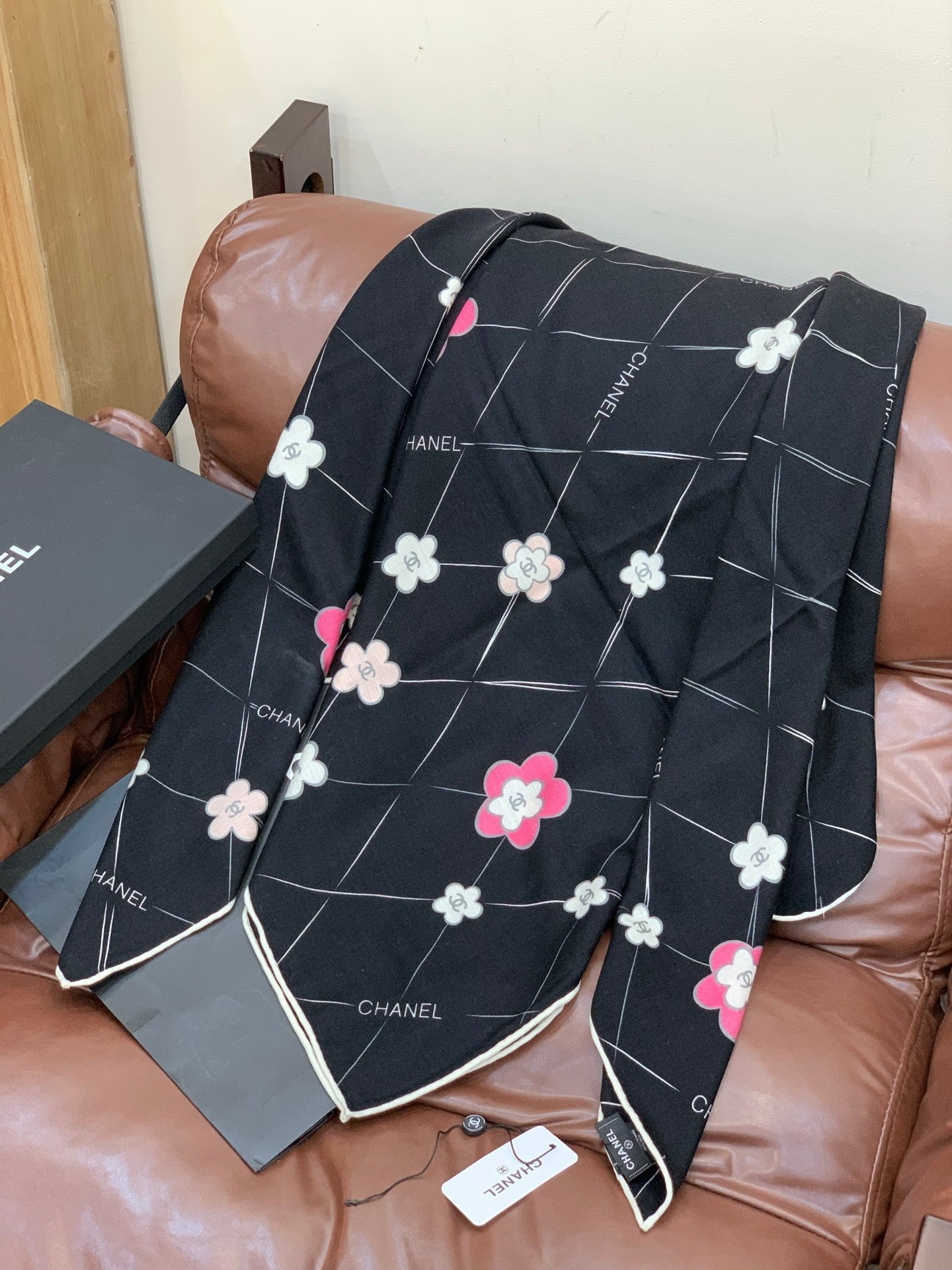 CC 25 Scarf 140cm Black Pink White Cashmere 293175