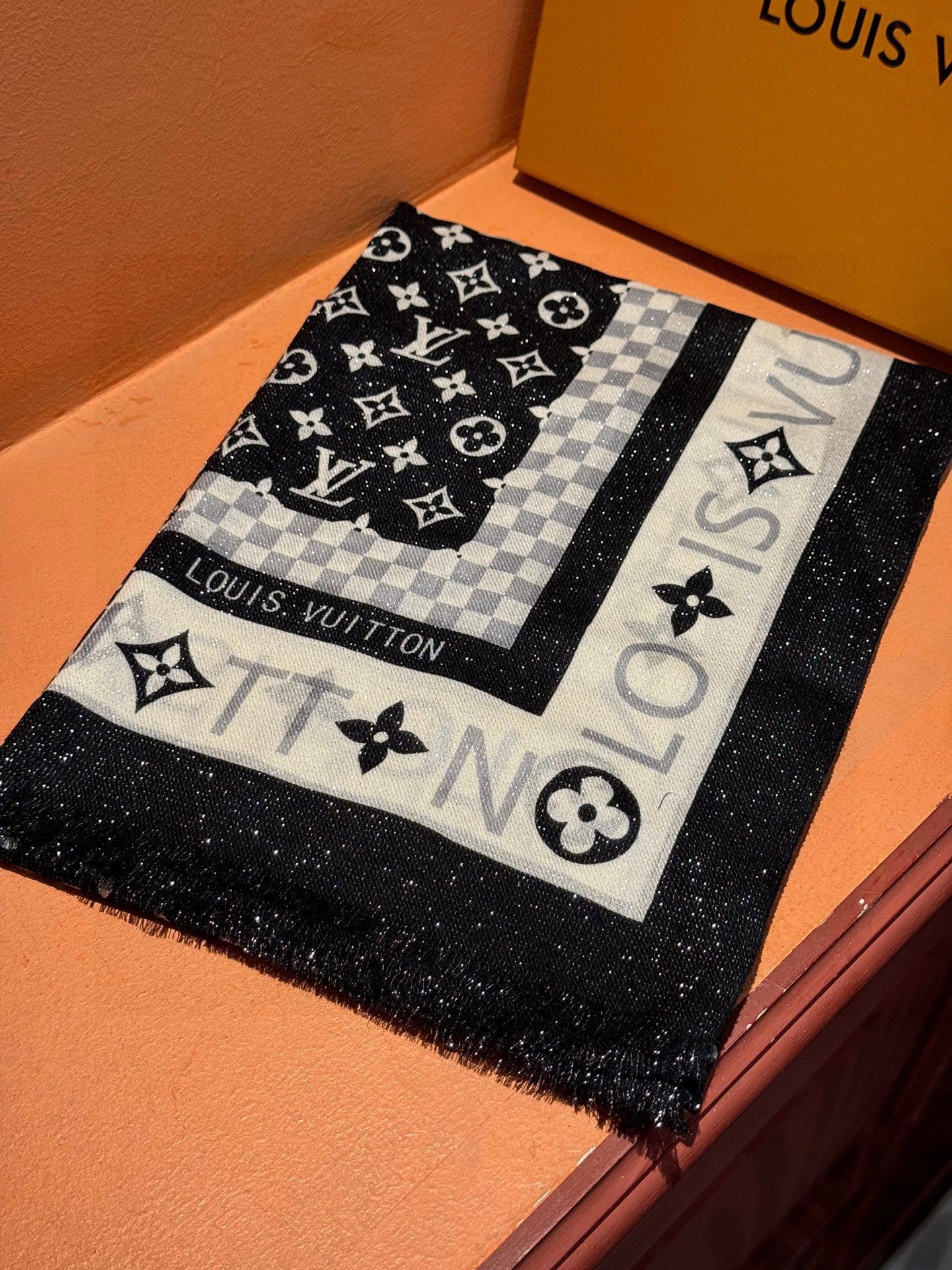 LV 25ss Scarf 200CM Black White Cashmere 293152