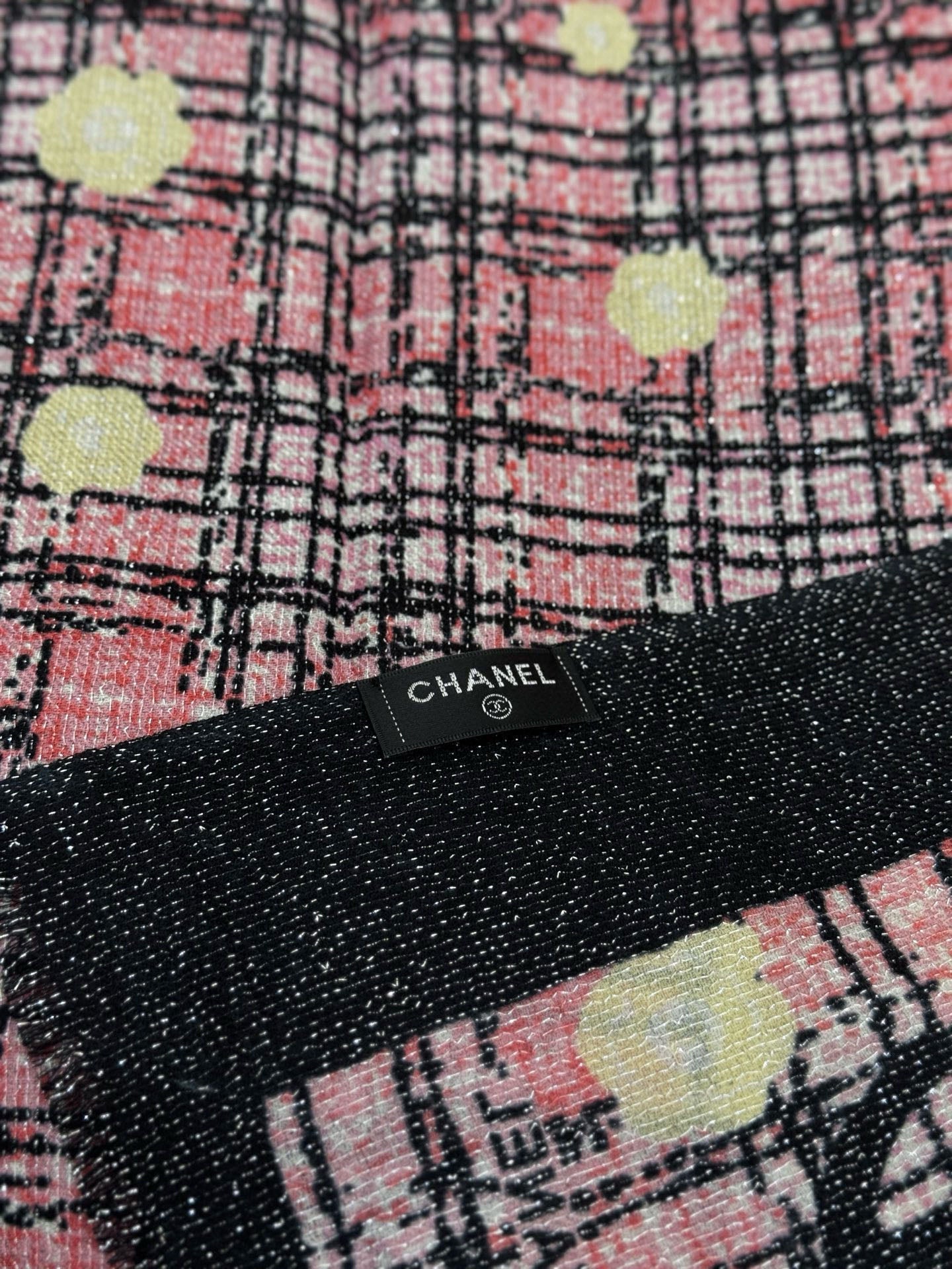 CC 25 Camellia Scarf 110cm Black Pink Cashmere 293163