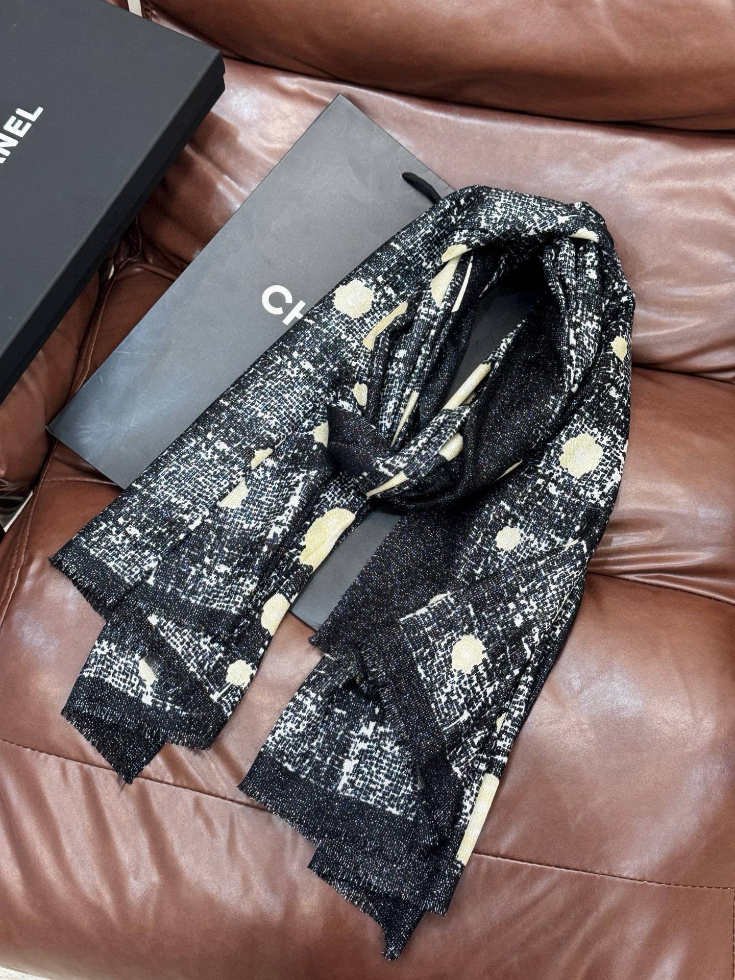 CC 25 Camellia Scarf 110cm Black Cashmere 293164