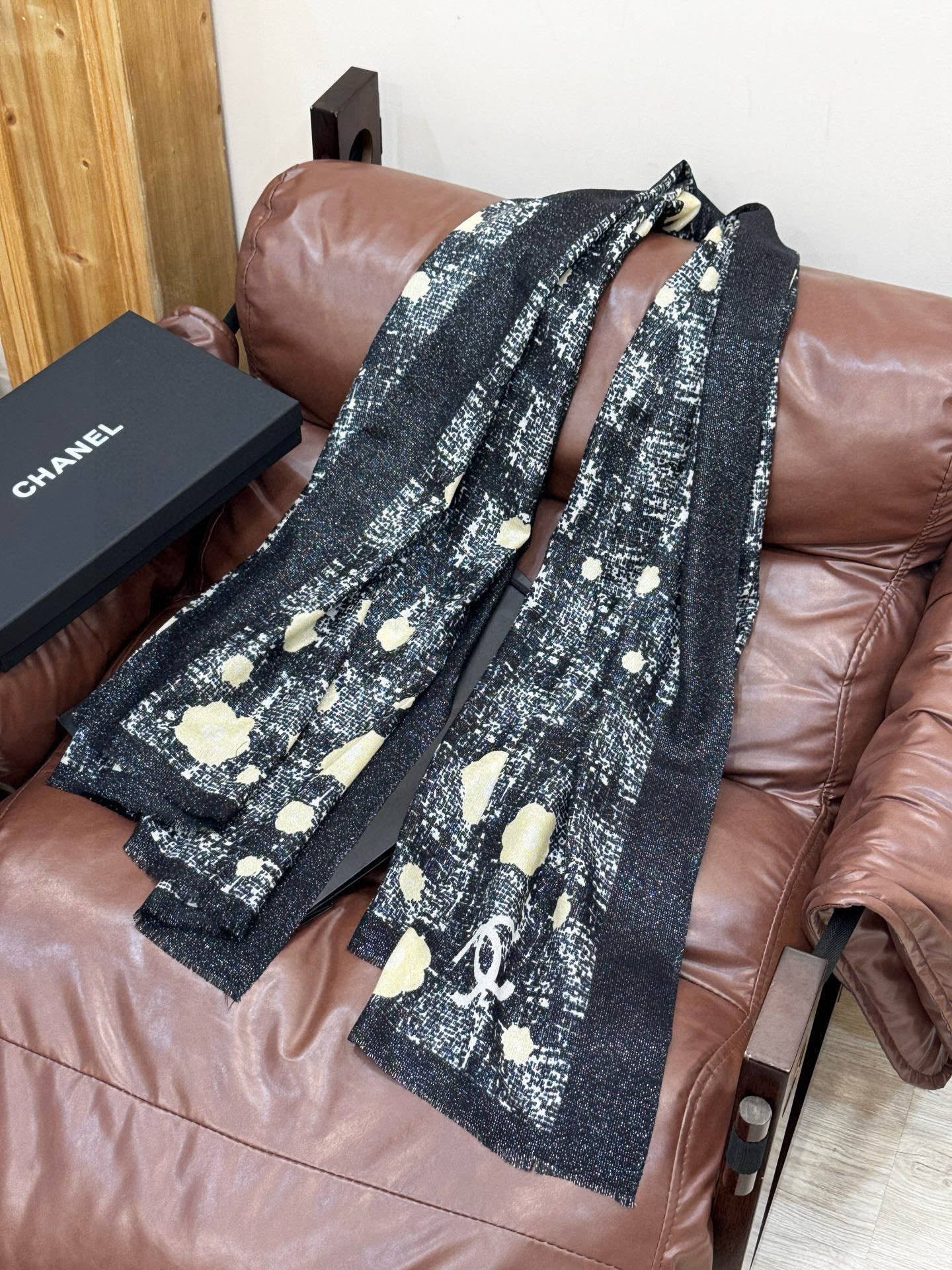 CC 25 Camellia Scarf 110cm Black Cashmere 293164