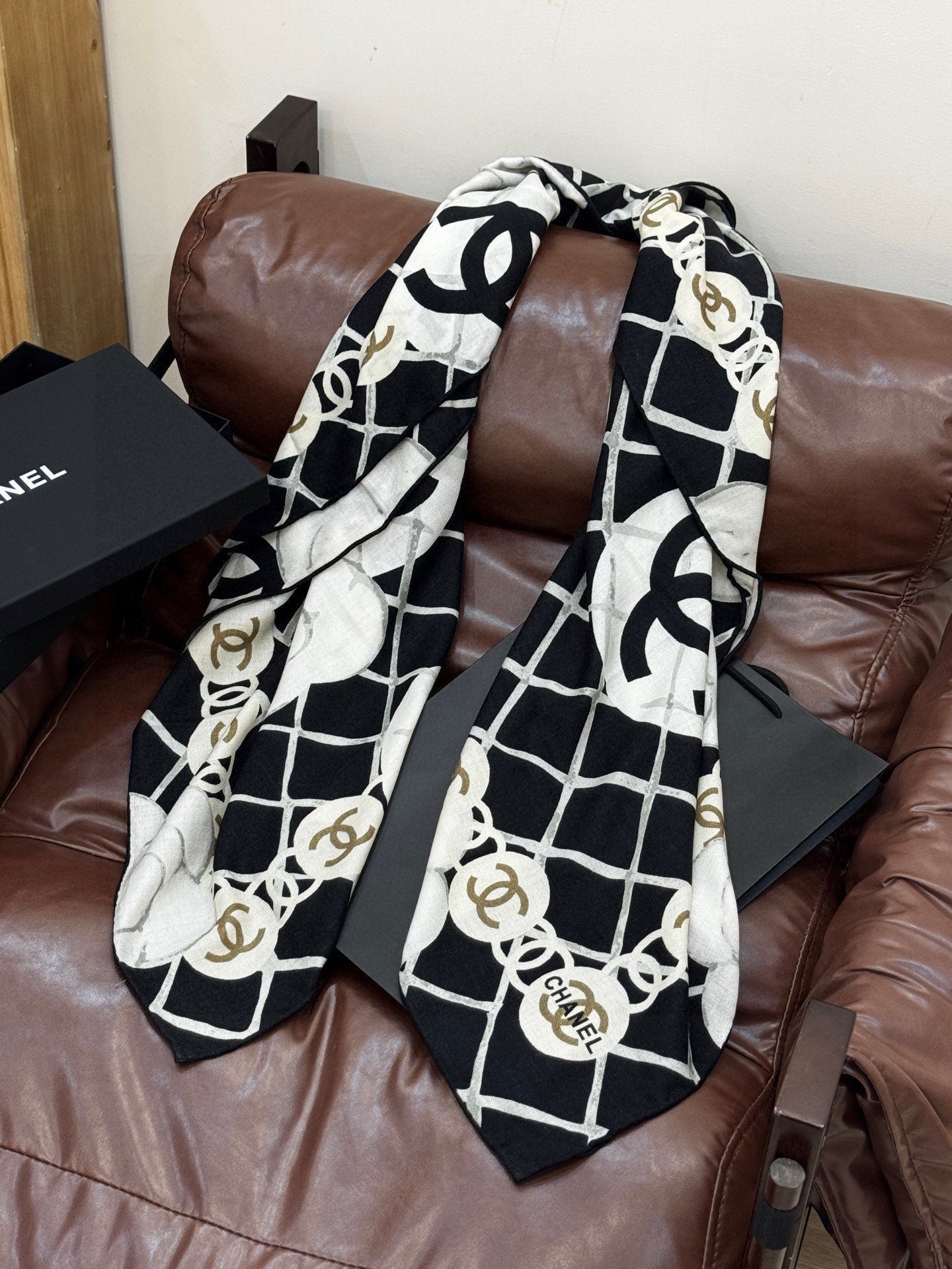 CC 25 Scarf 140cm Black White Cashmere 293217