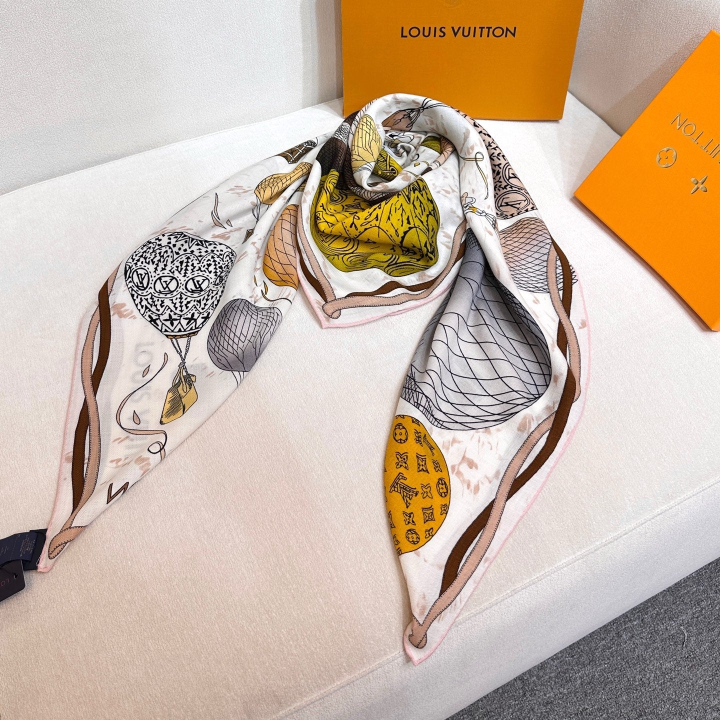 LV urkish Hot Air Balloon Scarf 140cm Yellow Colorful Cashmere 971101