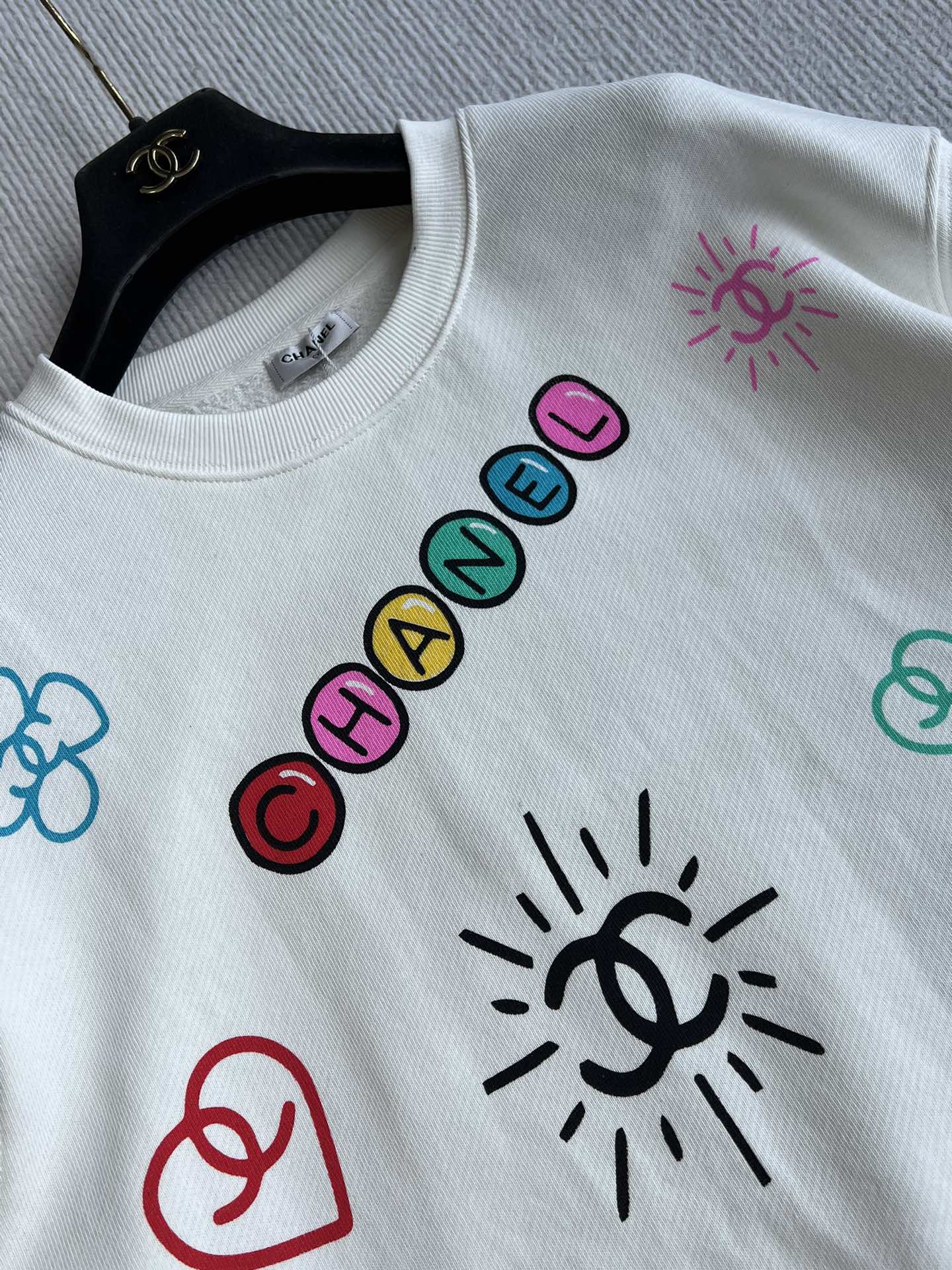 Chanel 25 Graffiti Crew Neck Sweatshirt White Cotton 312092