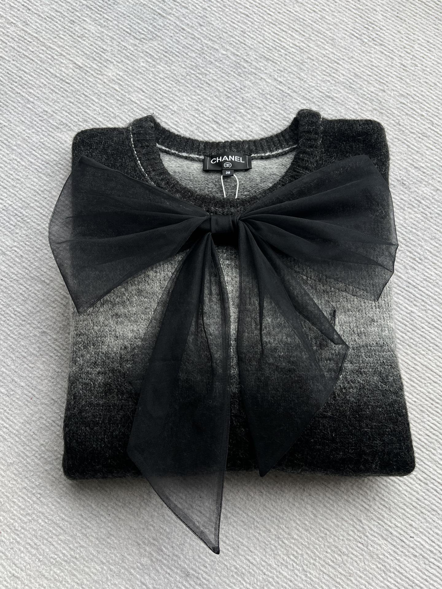 Chanel 25 Bow Round Neck Sweater Black Gray Cashmere 316413