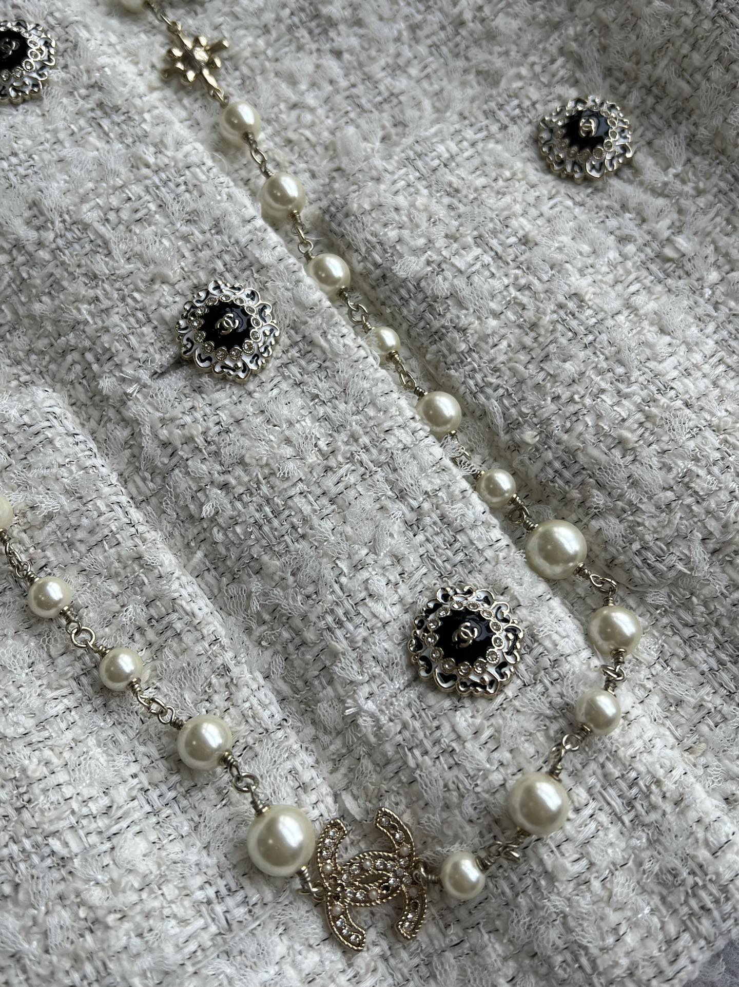 Chanel 2025 White Woven Tweed Fabric Jacket 318544