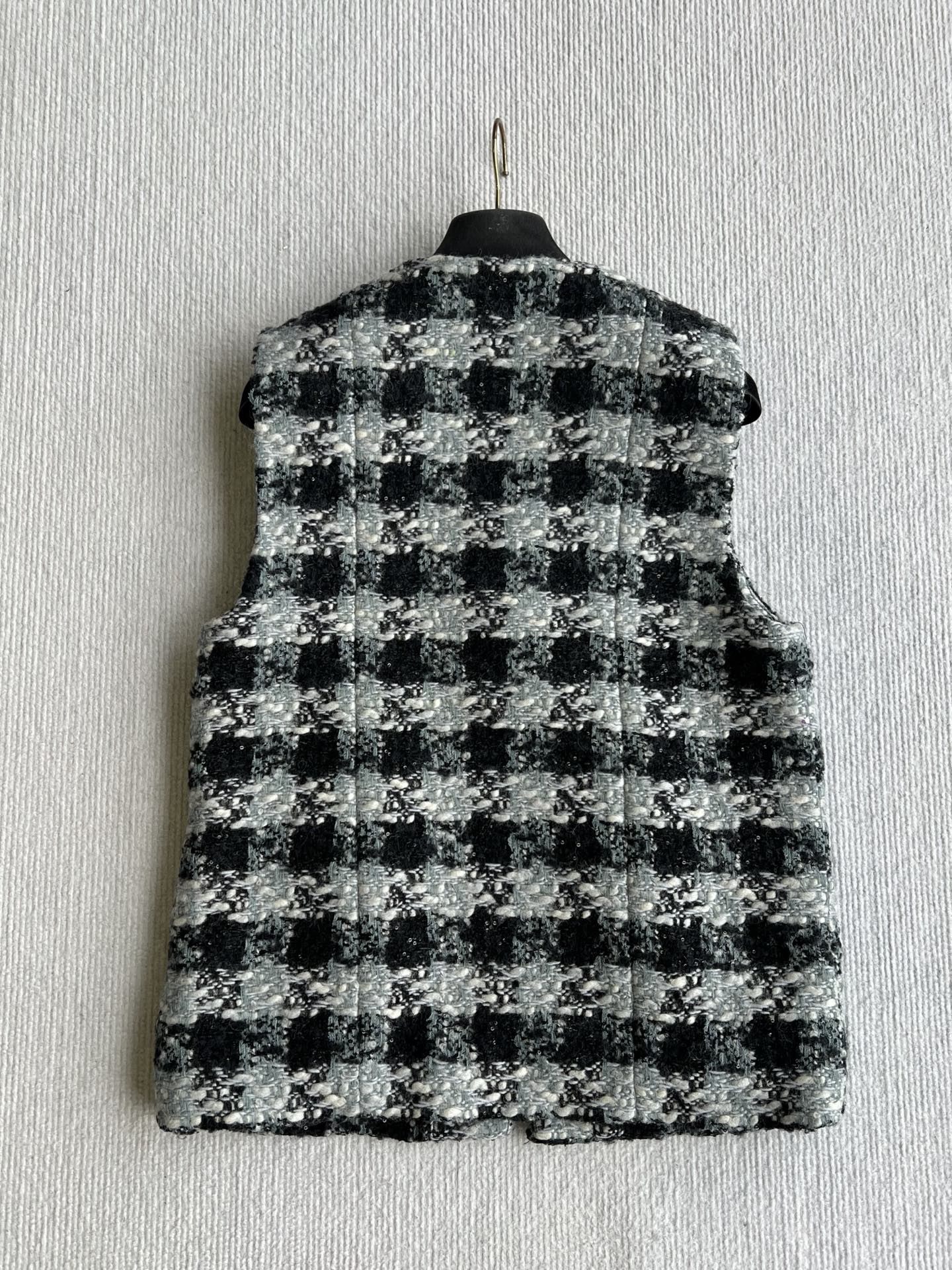 Chanel 2025 Plaid Tweed Vest Jacket Black Wool Polyester 325379