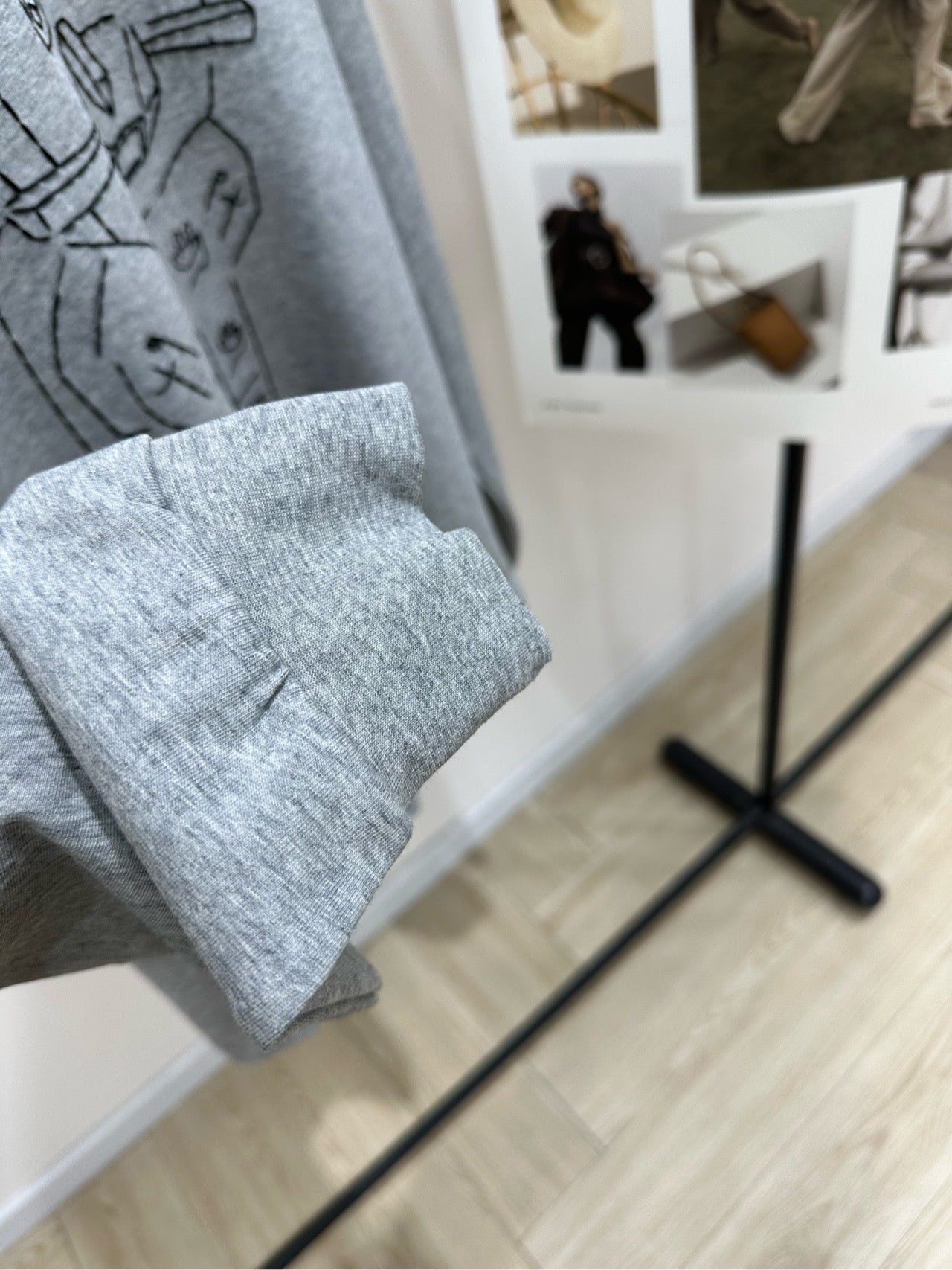 Loewe 2025 Cat-Themed Crew Neck Long-Sleeve T-Shirt Gray Cotton 327180