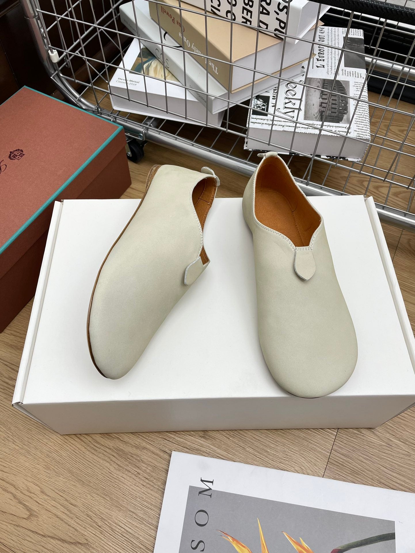 LP Floaty Flat Earth Ivory White Lambskin 989977