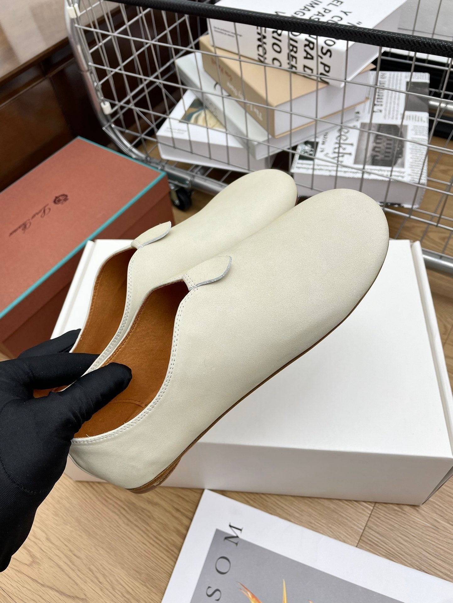 LP Floaty Flat Earth Ivory White Lambskin 989977