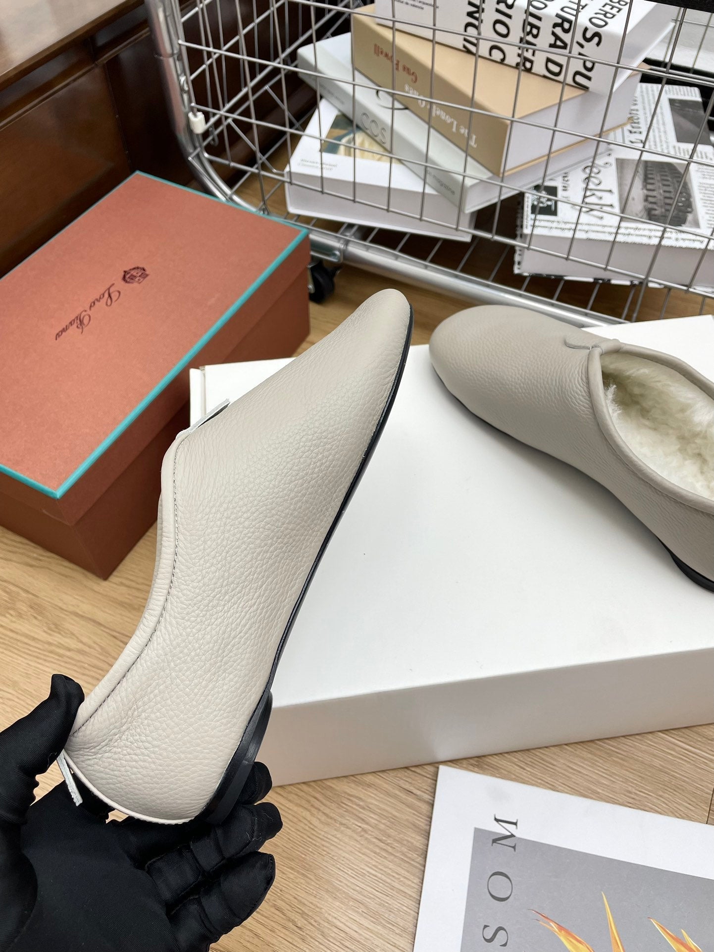 LP Cocooning Floaty Flat Grey White Wool Fleece Lining And Cowhide  989987