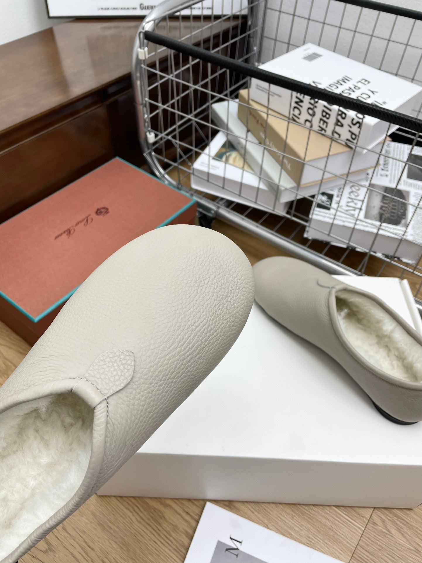 LP Cocooning Floaty Flat Grey White Wool Fleece Lining And Cowhide  989987