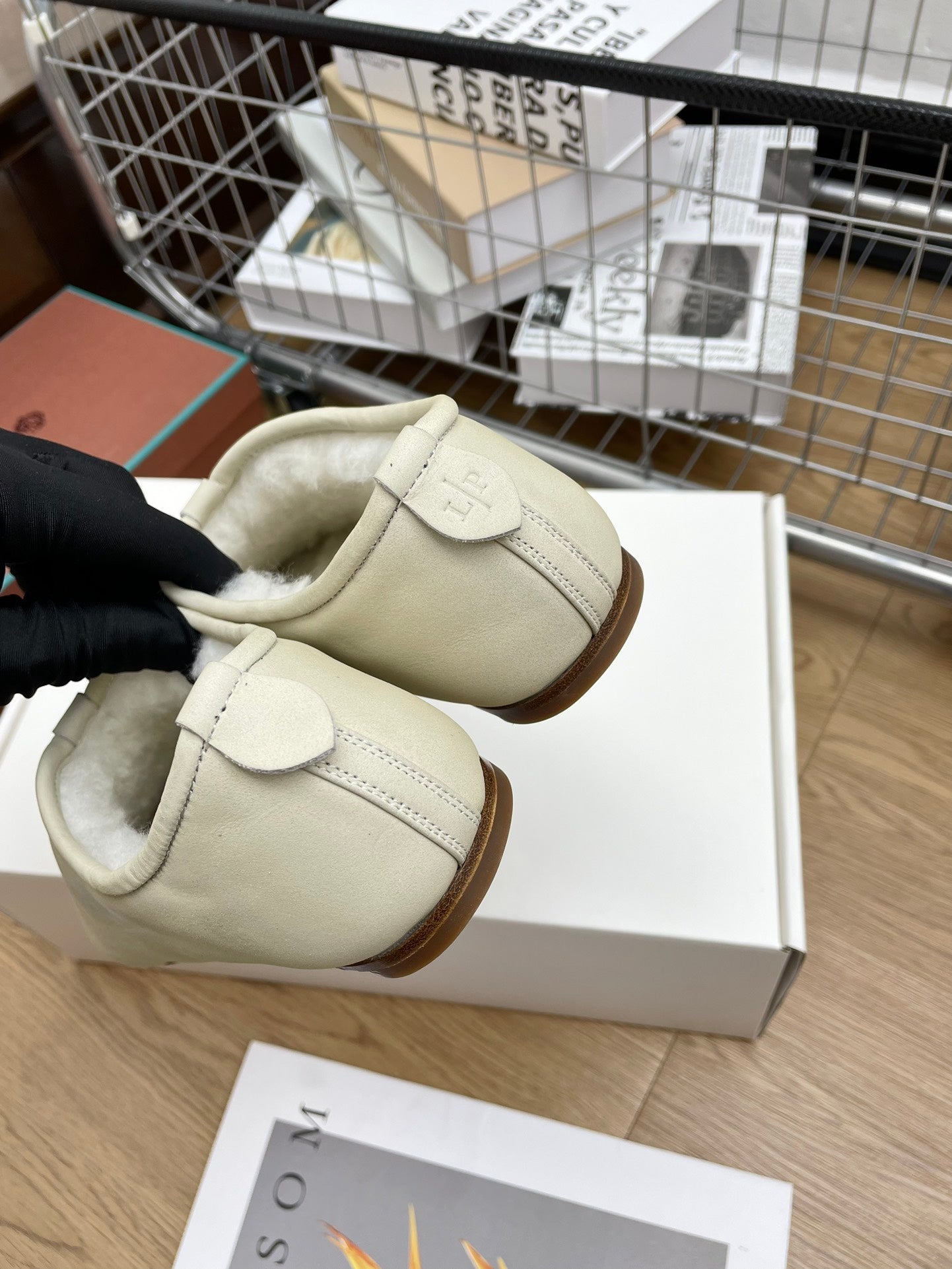 LP Cocooning Floaty Flat Ivory White Wool Fleece Lining And Lambskin 989989