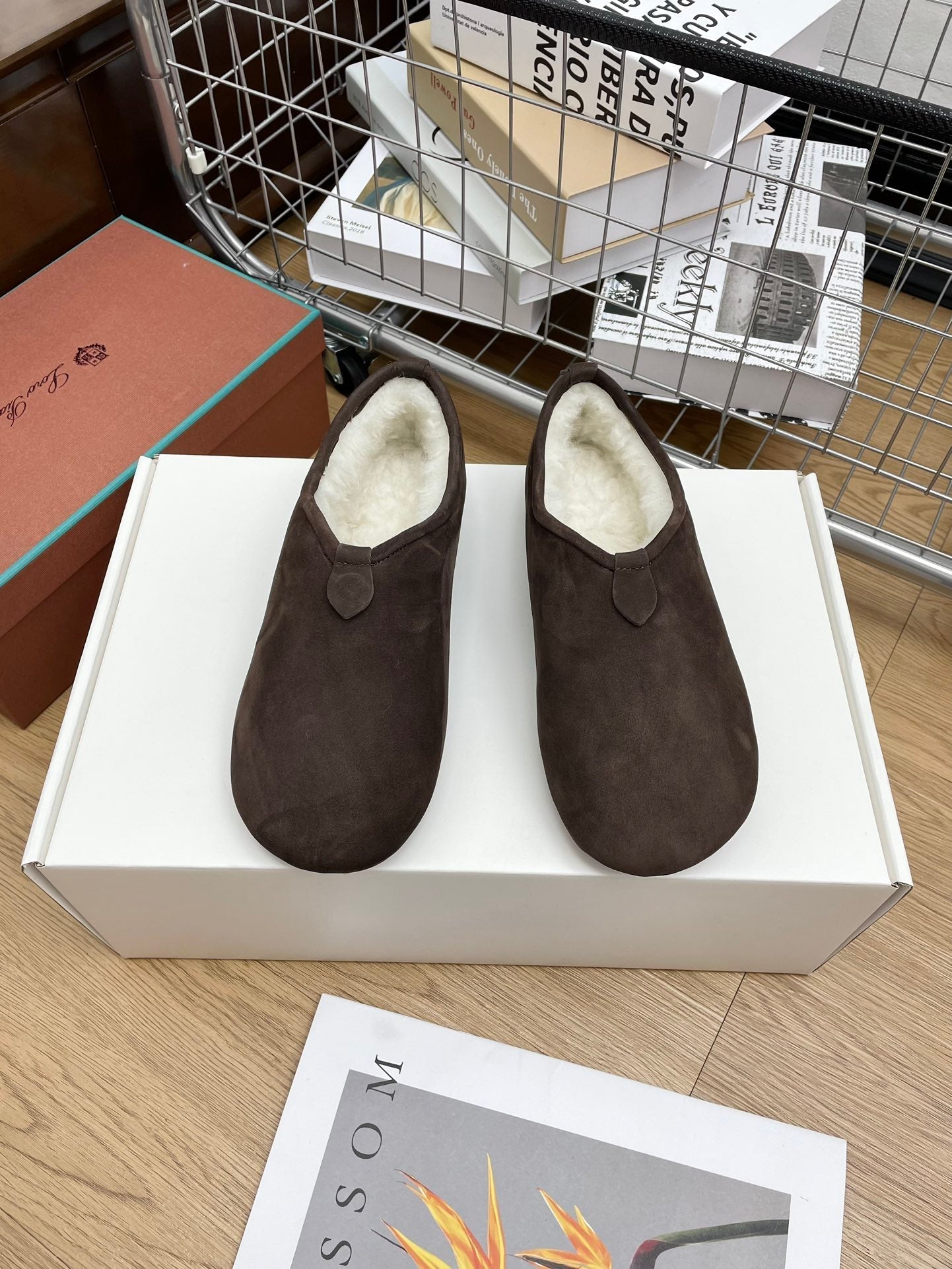 LP Cocooning Floaty Flat Earth Brown Wool Fleece Lining And Suede 989993