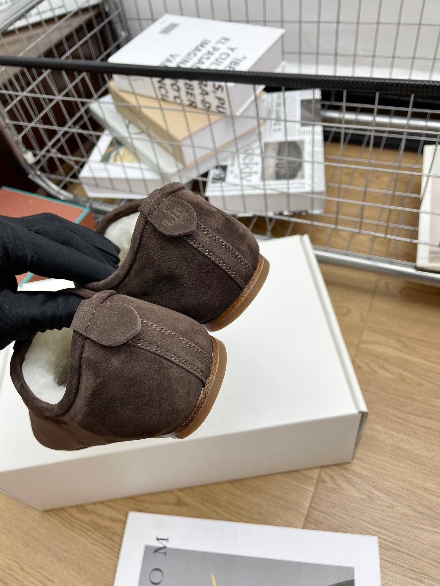 LP Cocooning Floaty Flat Earth Brown Wool Fleece Lining And Suede 989993