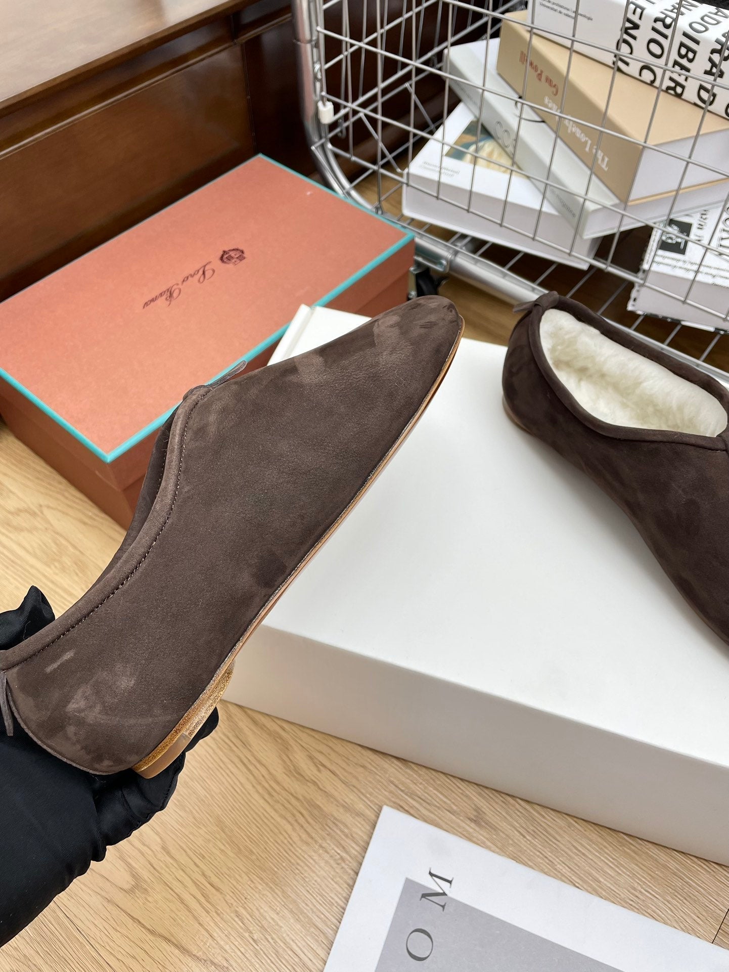 LP Cocooning Floaty Flat Earth Brown Wool Fleece Lining And Suede 989993