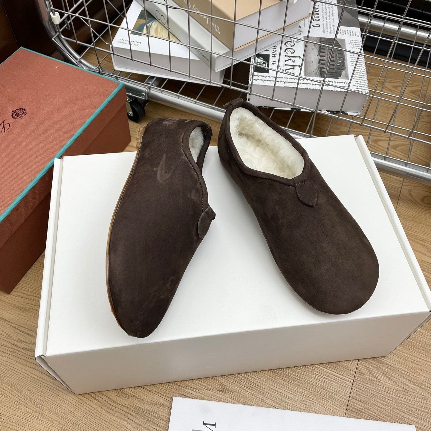 LP Cocooning Floaty Flat Earth Brown Wool Fleece Lining And Suede 989993