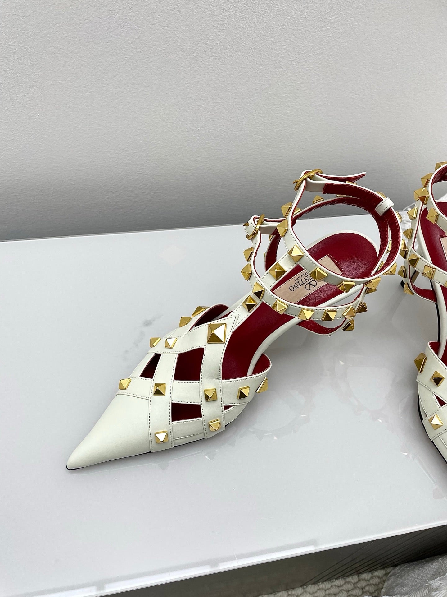 VT 26s Slingback 80 White Burgundy Lambskin 611375