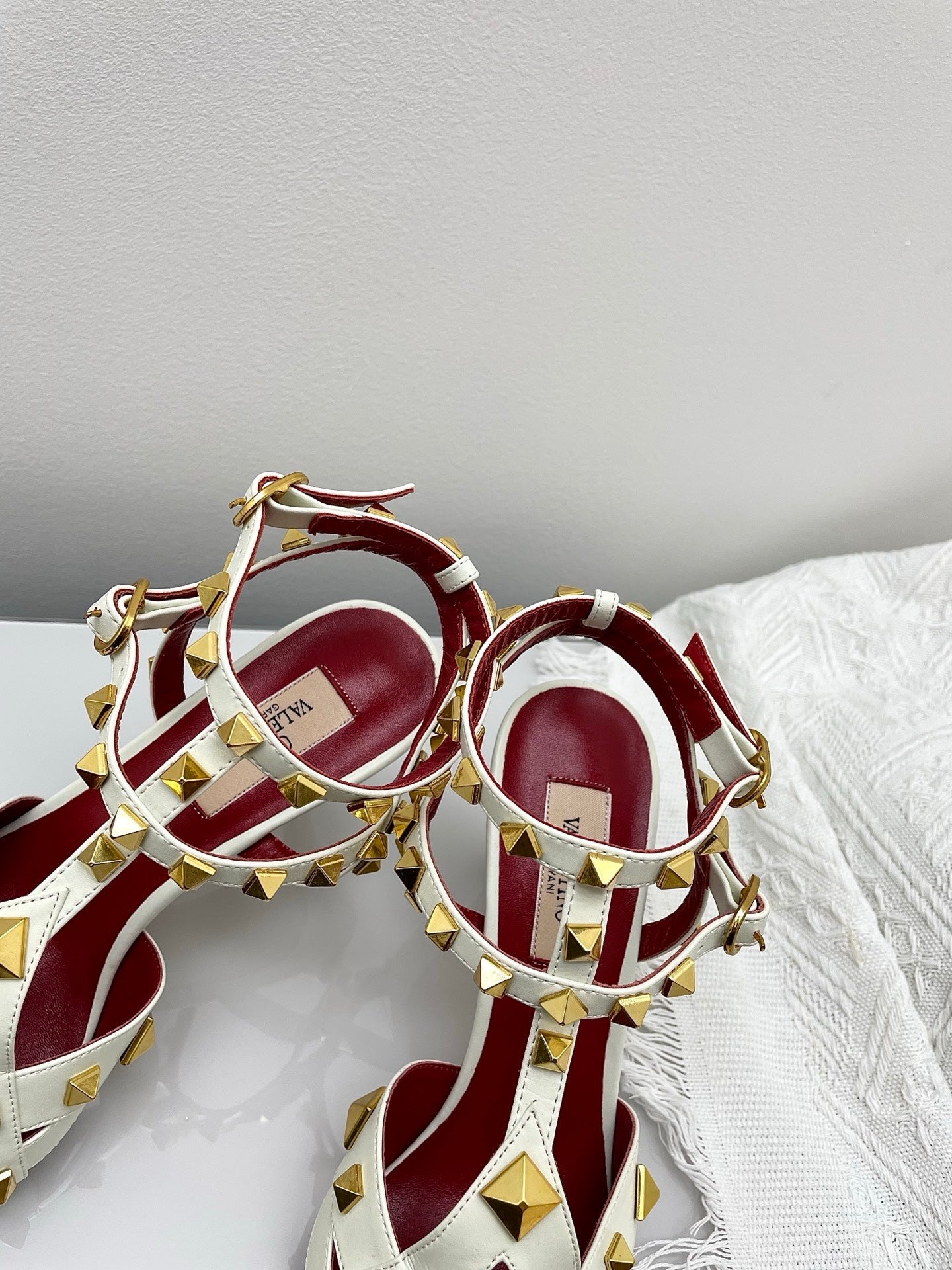 VT 26s Slingback 80 White Burgundy Lambskin 611375