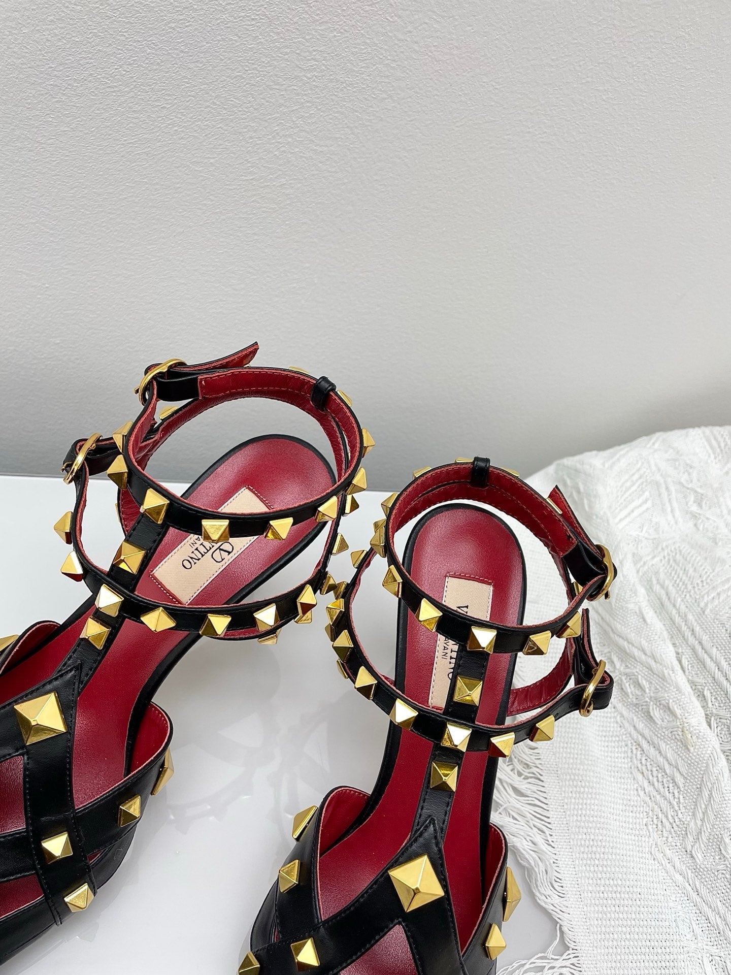 VT 26s Slingback 80 Black Burgundy Lambskin 611376