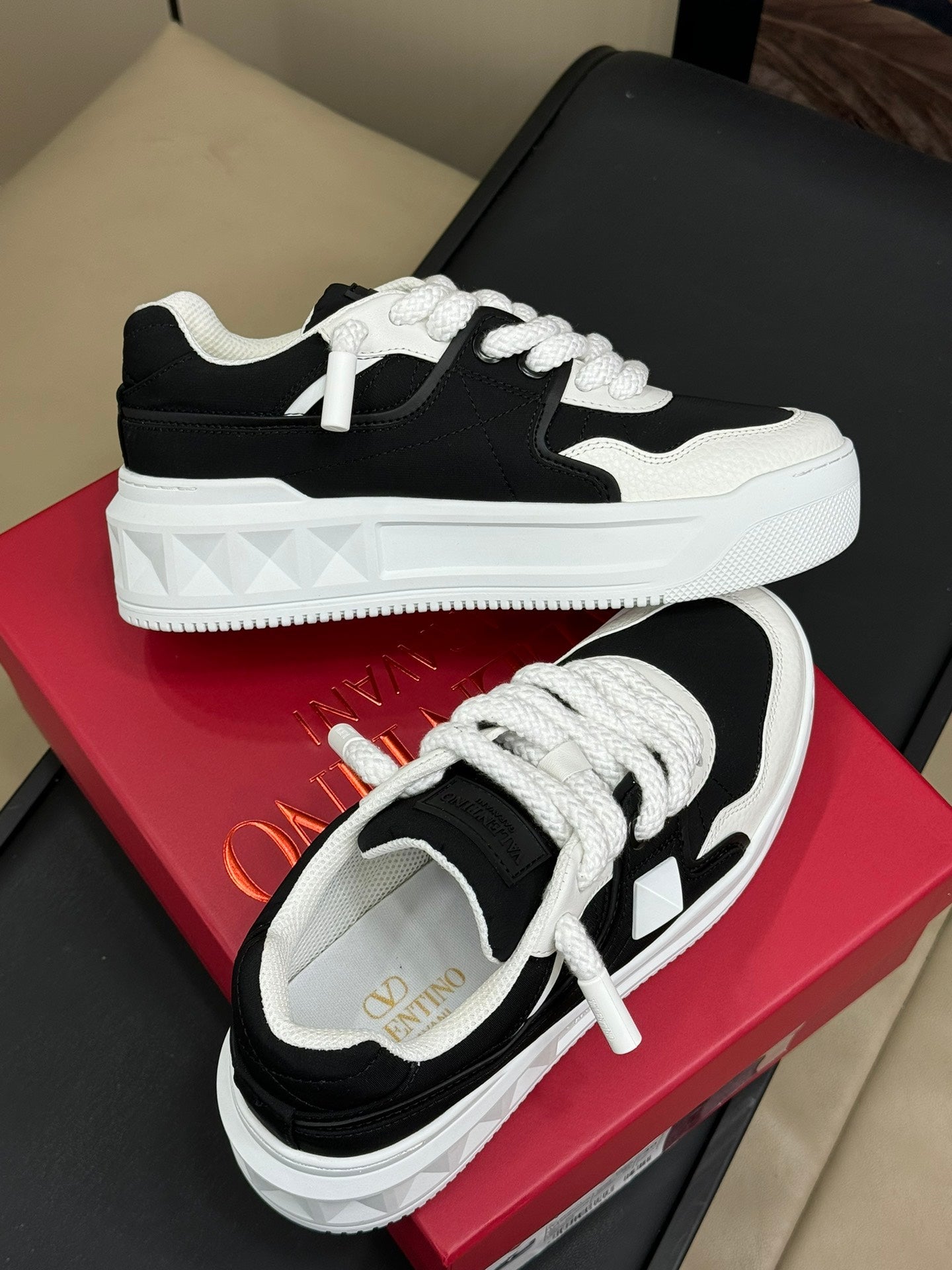 VT 2025 Sneakers Black White Cowhide 548580