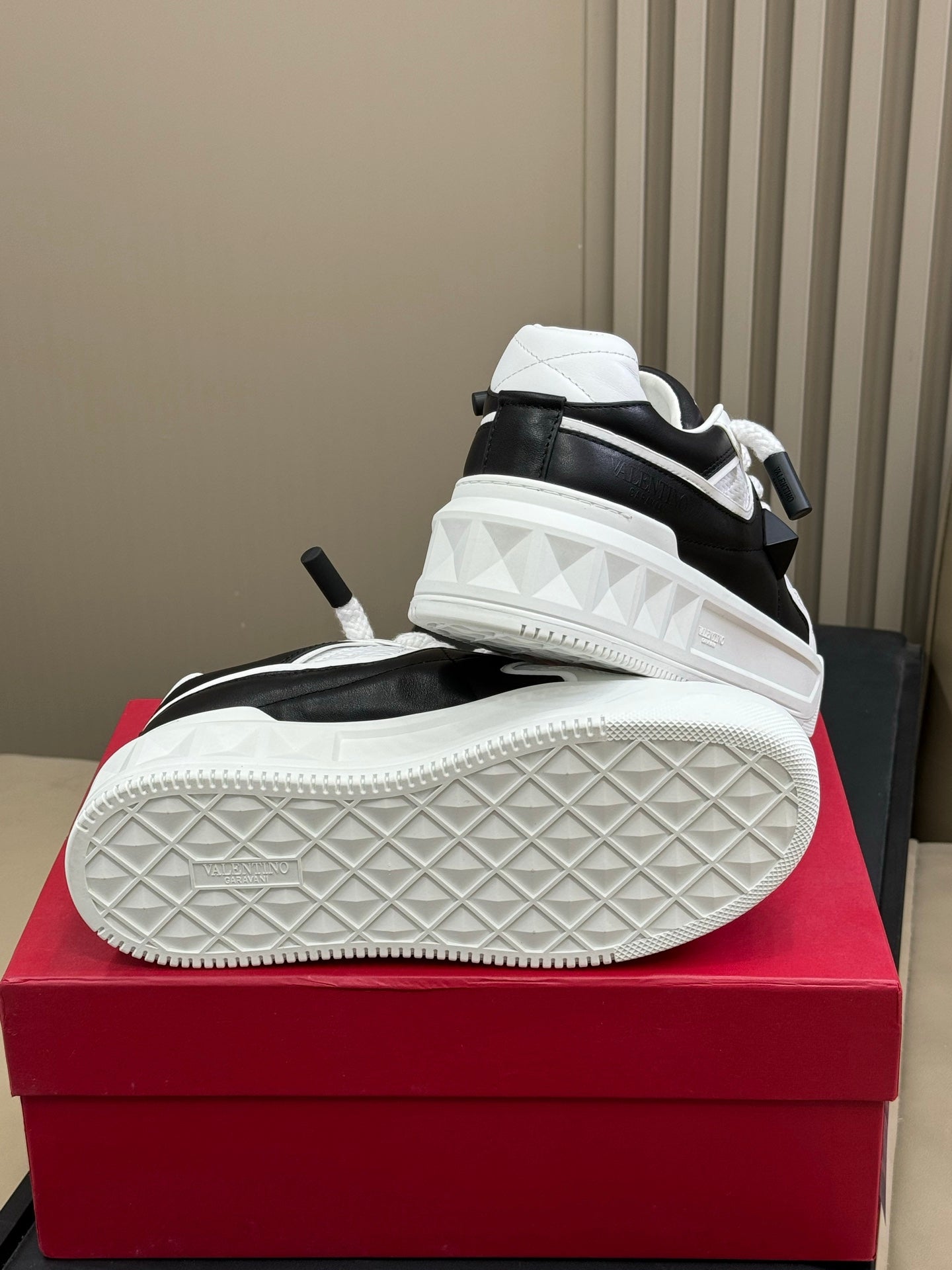 VT 2025 Sneakers White Black Frabic Cowhide 548576