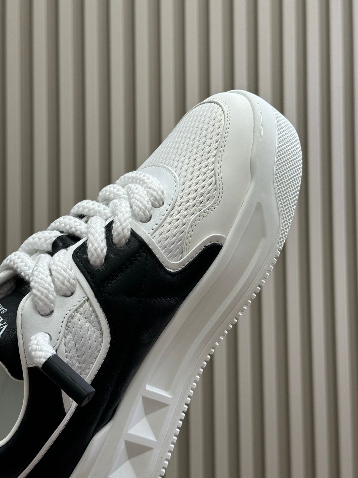 VT 2025 Sneakers White Black Frabic Cowhide 548576