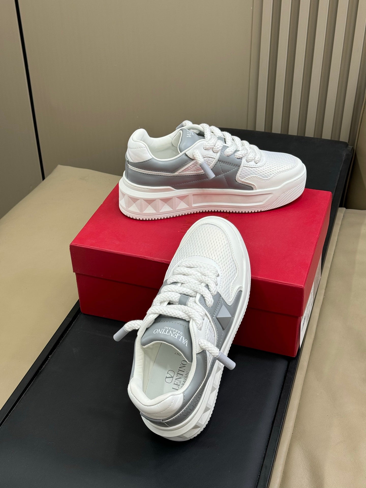 VT 2025 Sneakers White Light Gray Frabic Cowhide 548575