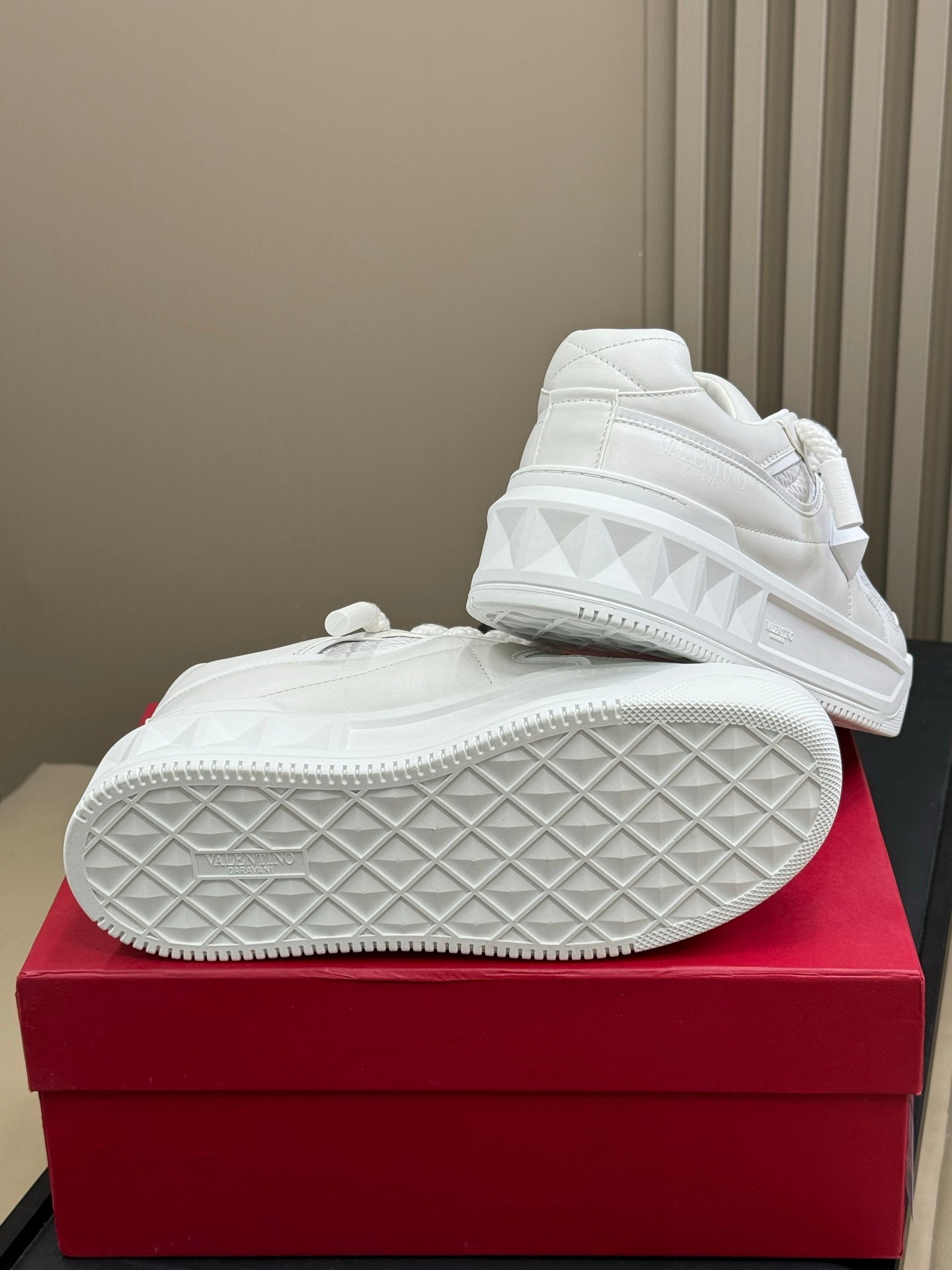 VT 2025 Sneakers White  Frabic Cowhide 548577