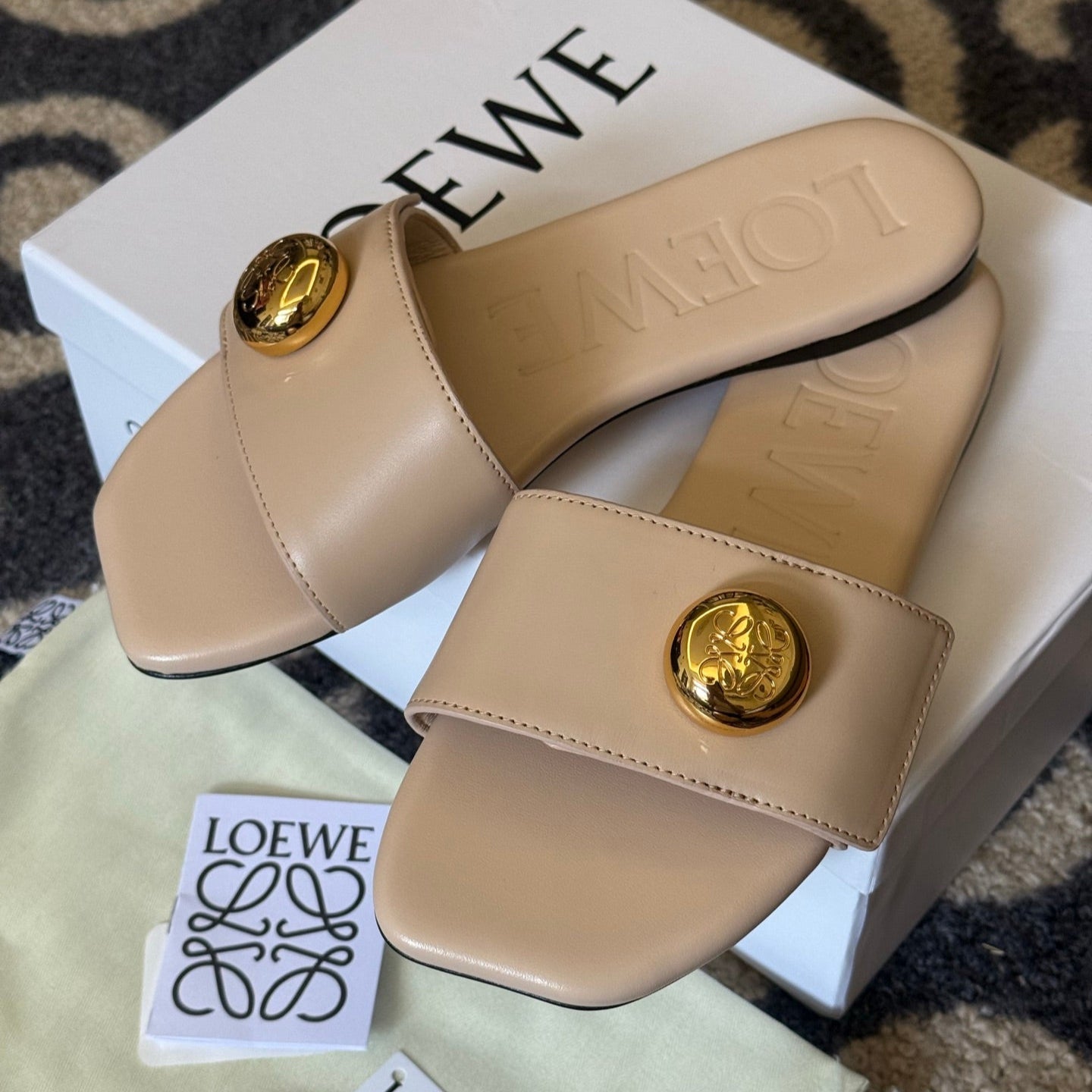 Loewe 25 Pebble Slide Beige Calfskin