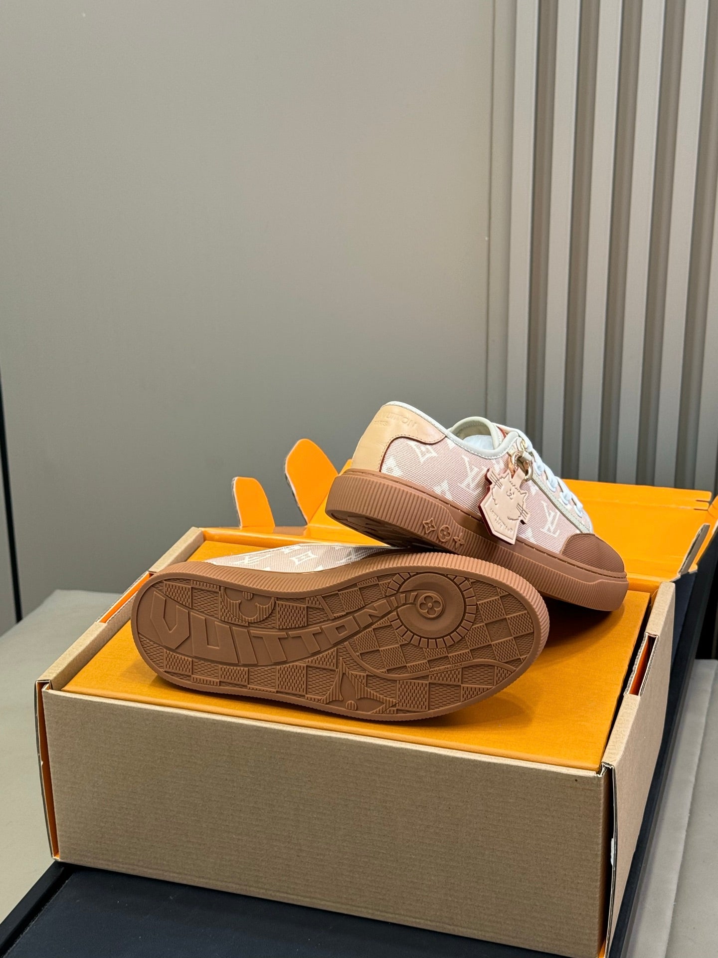 LV 26ss Sneaker Brown Light Pink Monogram Denim Cowhide 621180