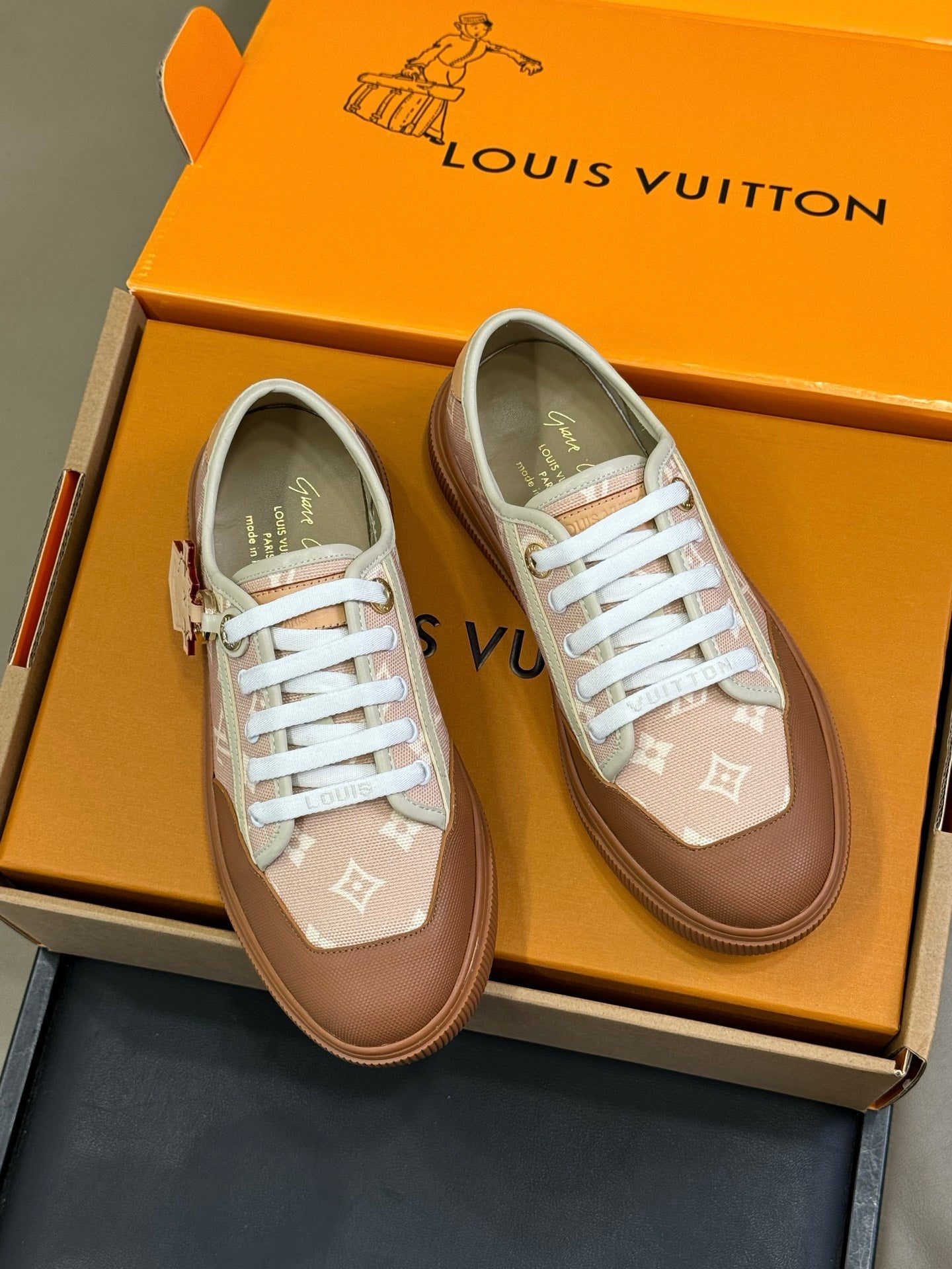 LV 26ss Sneaker Brown Light Pink Monogram Denim Cowhide 621180